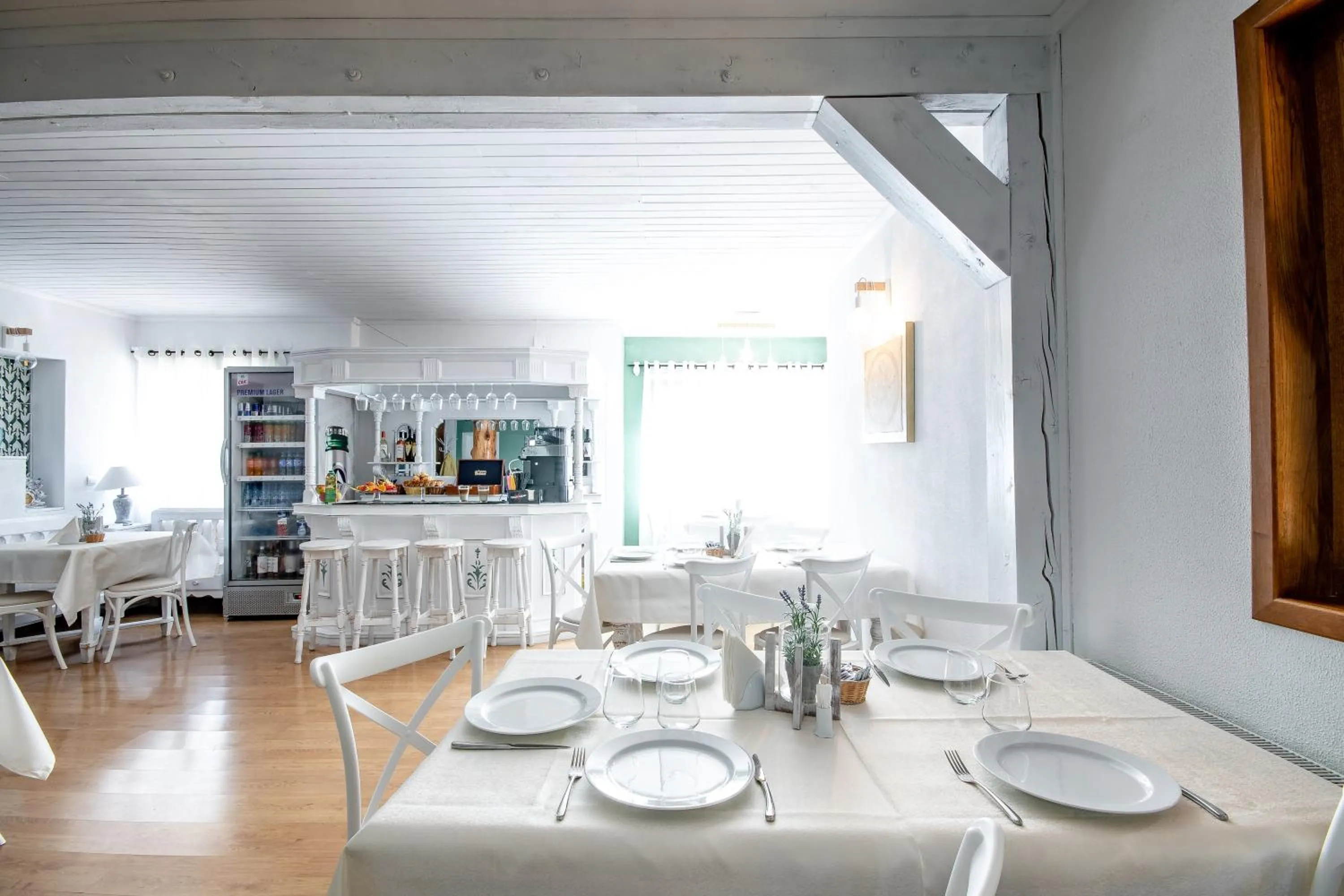 Restaurant/places to eat in Vila Zorile