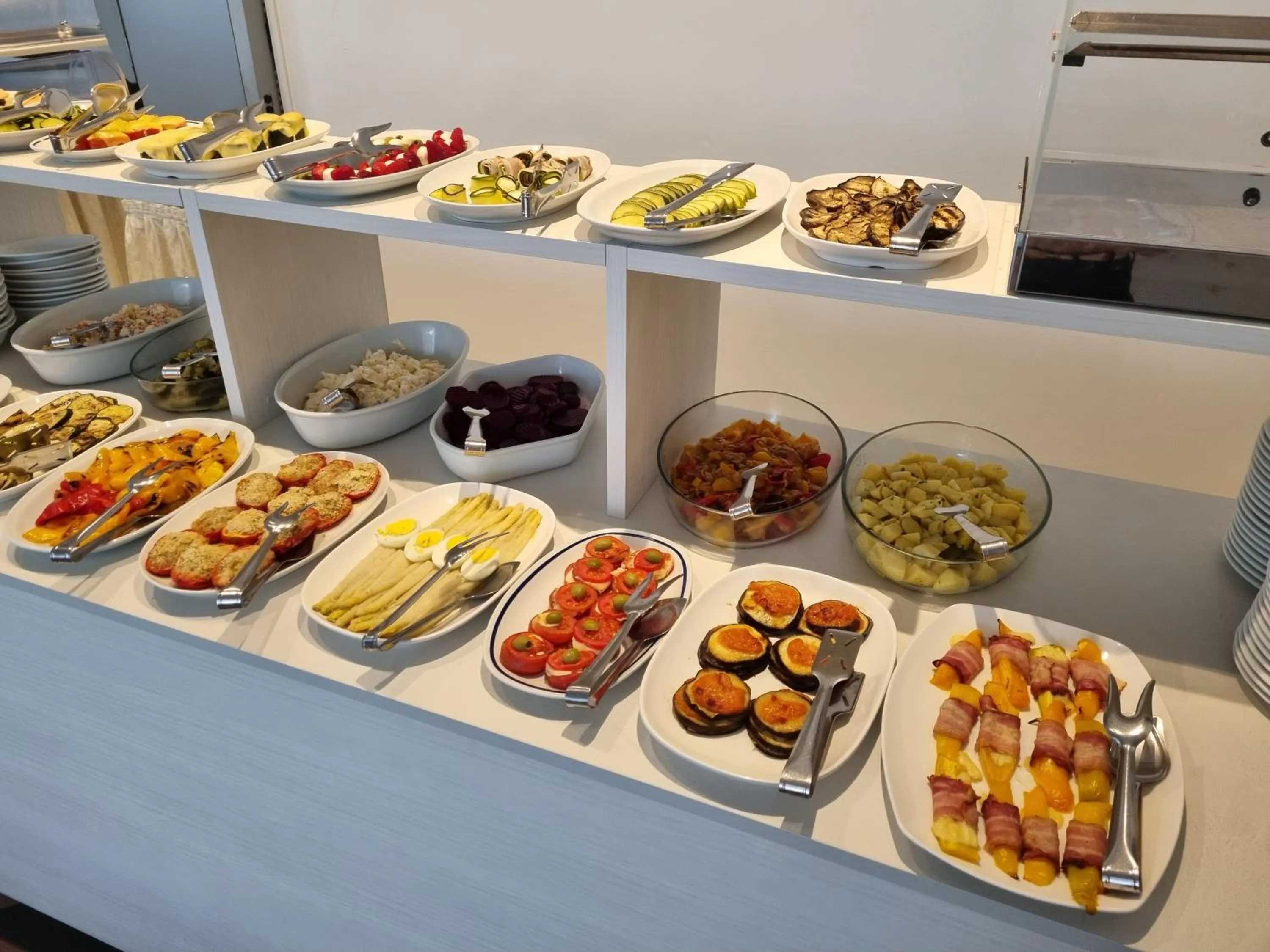 Food and drinks in Hotel Serenella