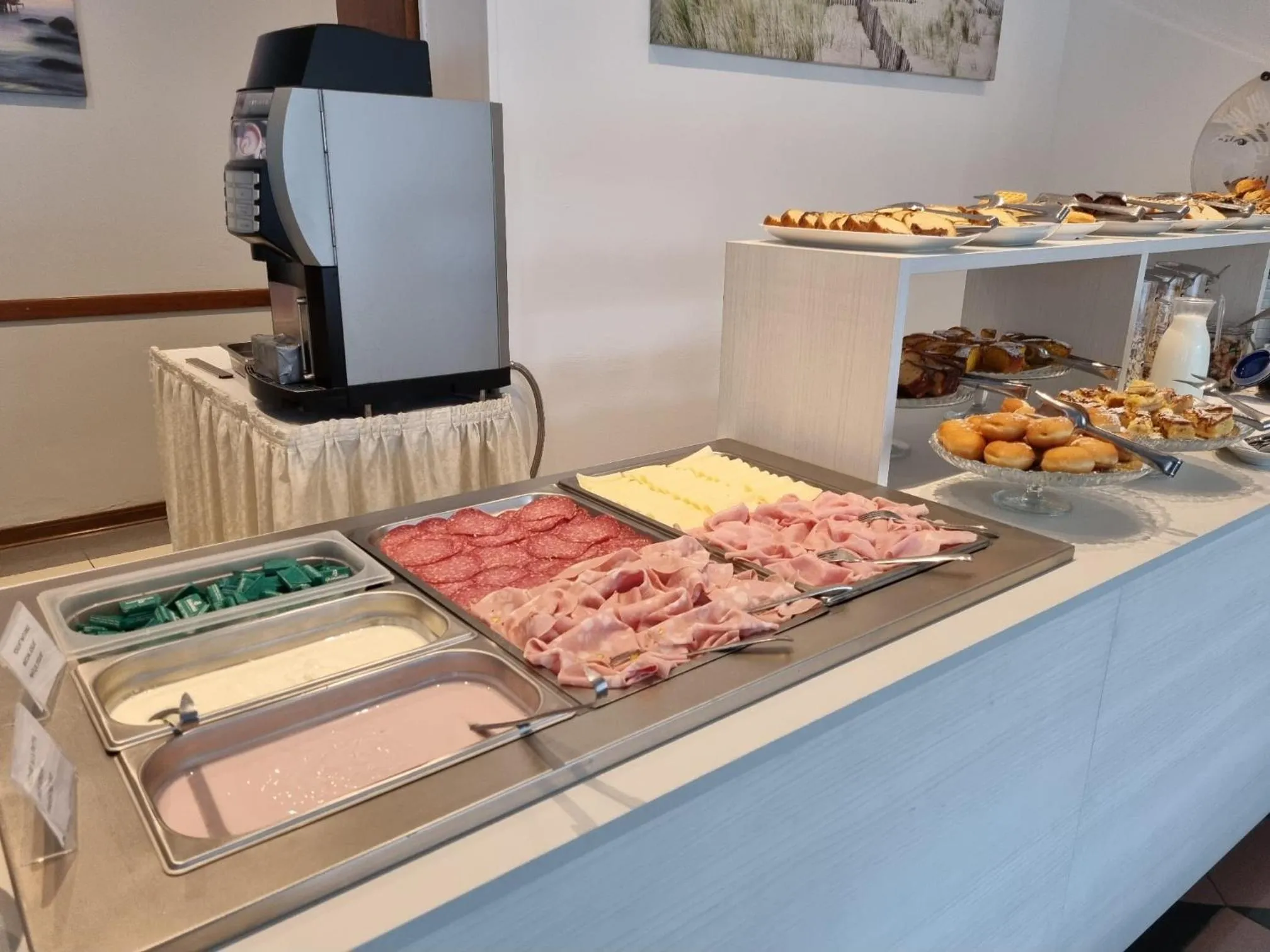 Buffet breakfast in Hotel Serenella