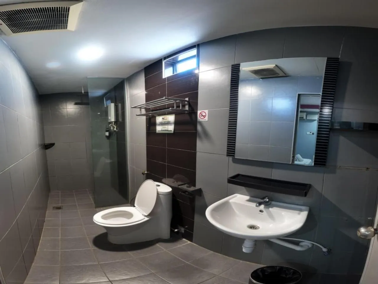 Bathroom in Metroinn Hotel