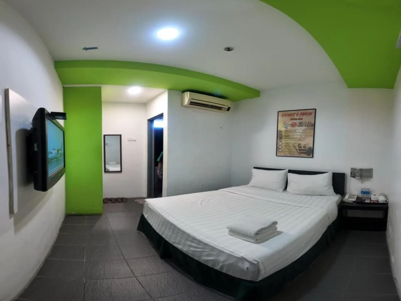 Bed in Metroinn Hotel