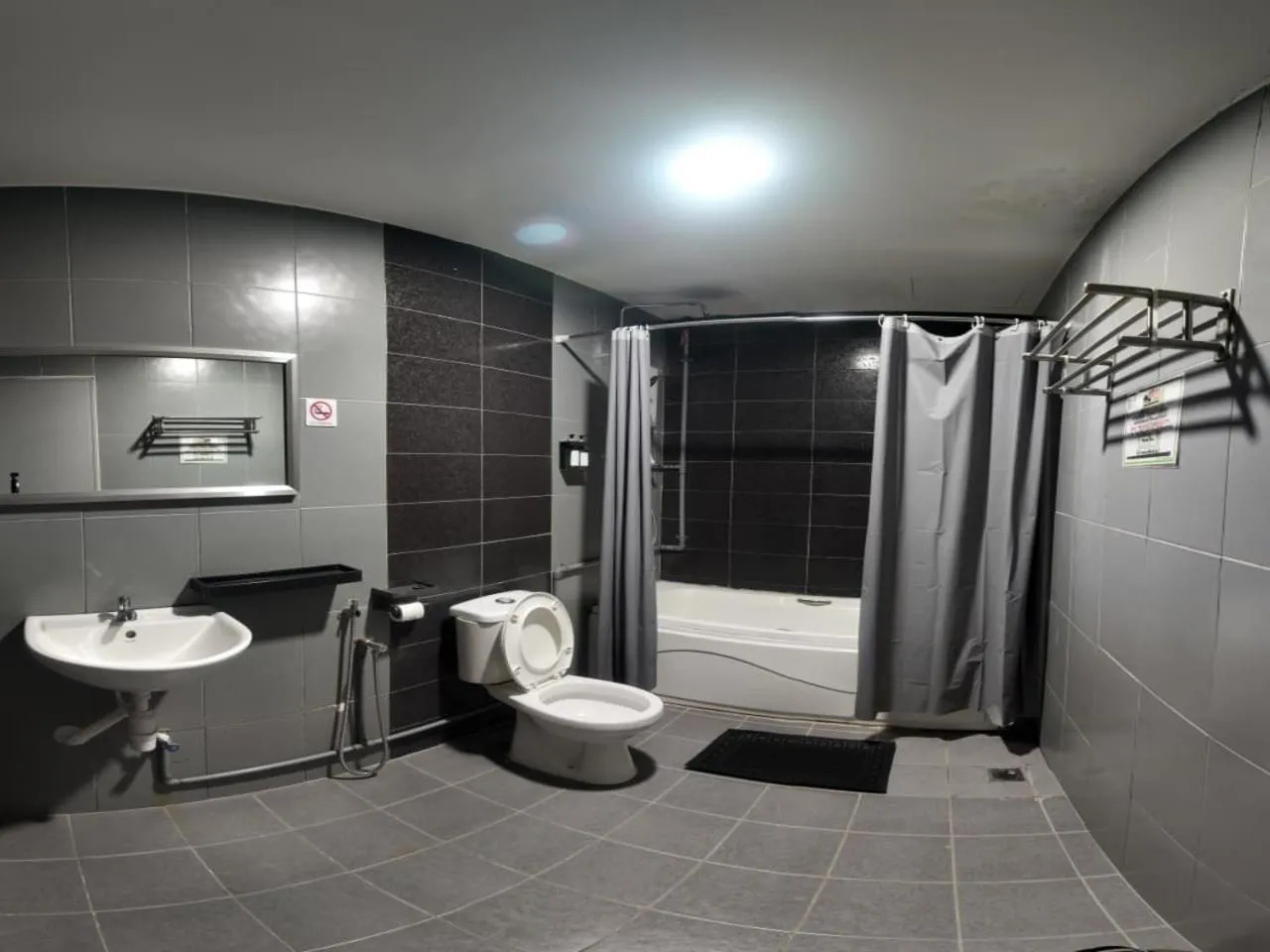 Bathroom in Metroinn Hotel