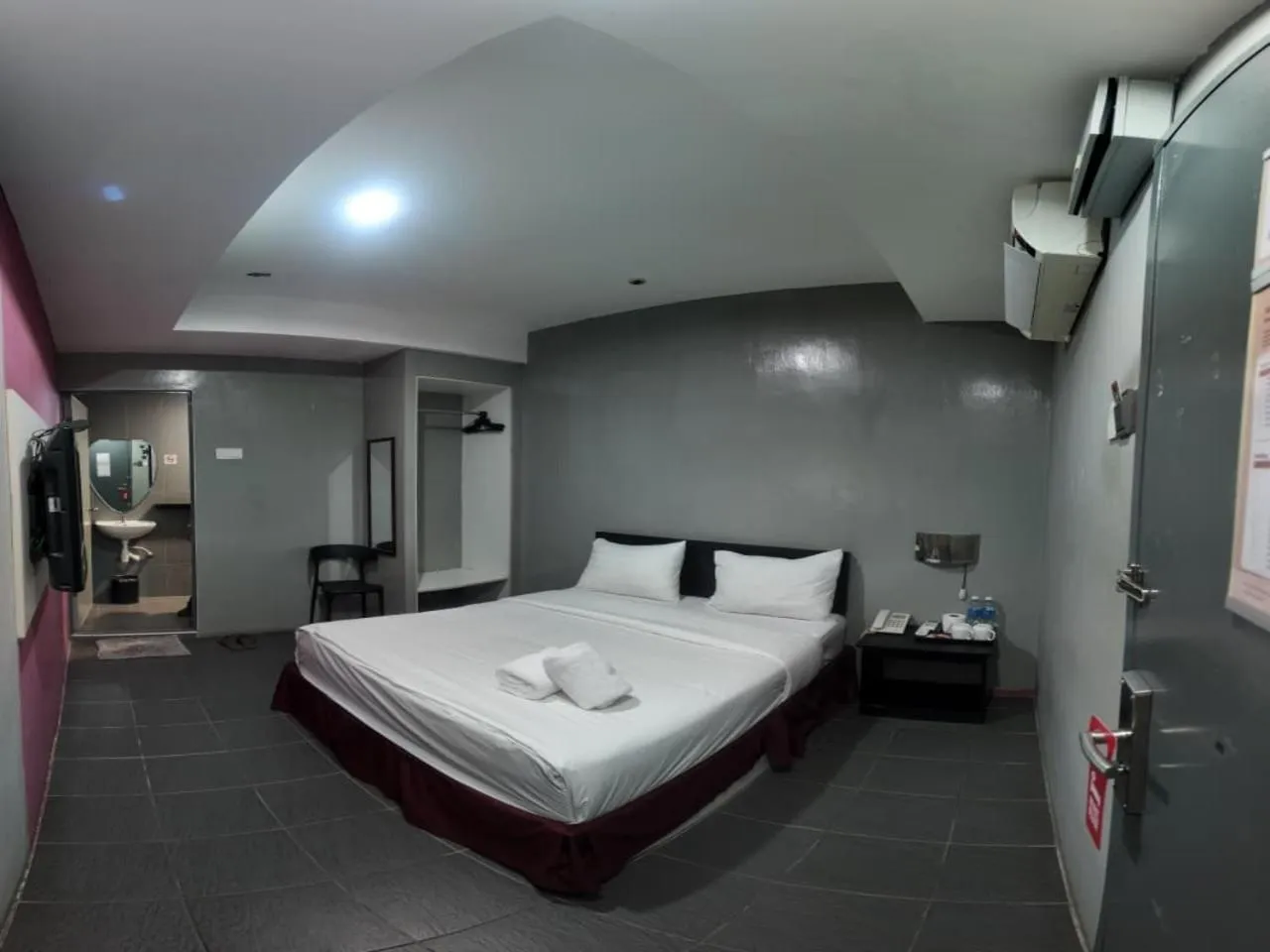 Bedroom, Bed in Metroinn Hotel