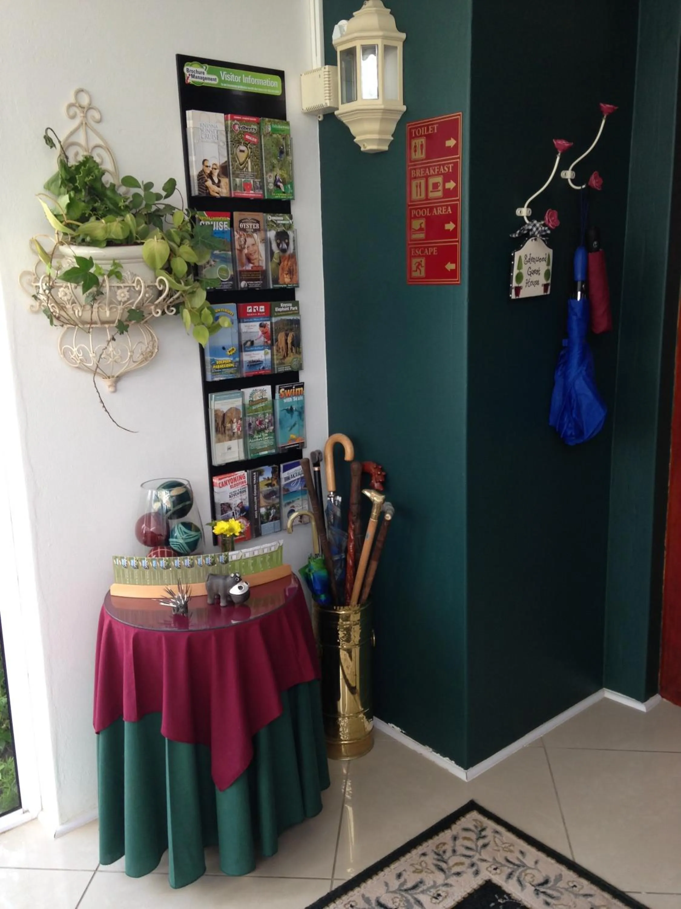 Facade/entrance in Edenwood House