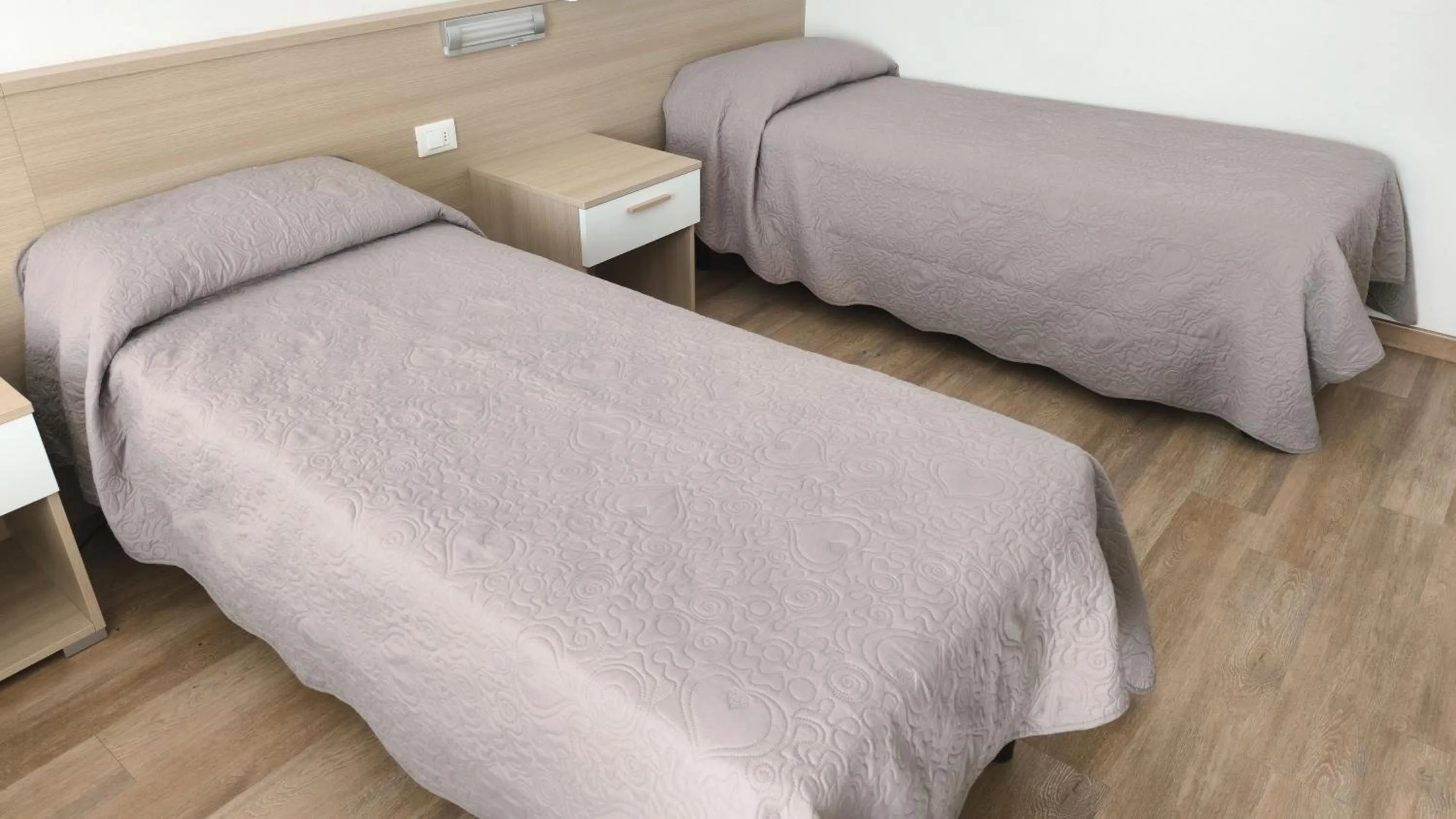 Bedroom, Bed in Hotel Midi