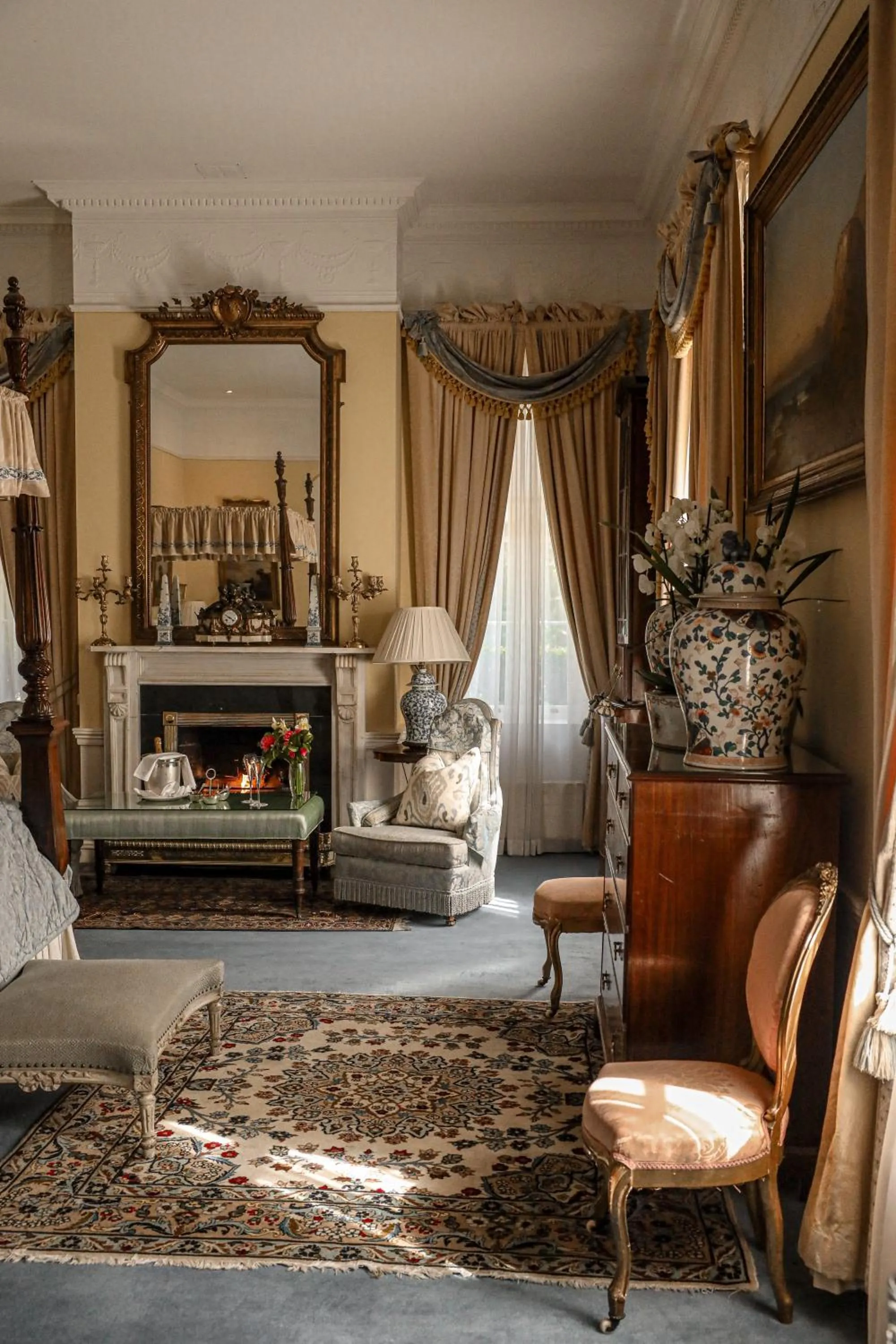 Photo of the whole room in Marlfield House Hotel Relais et Chateaux