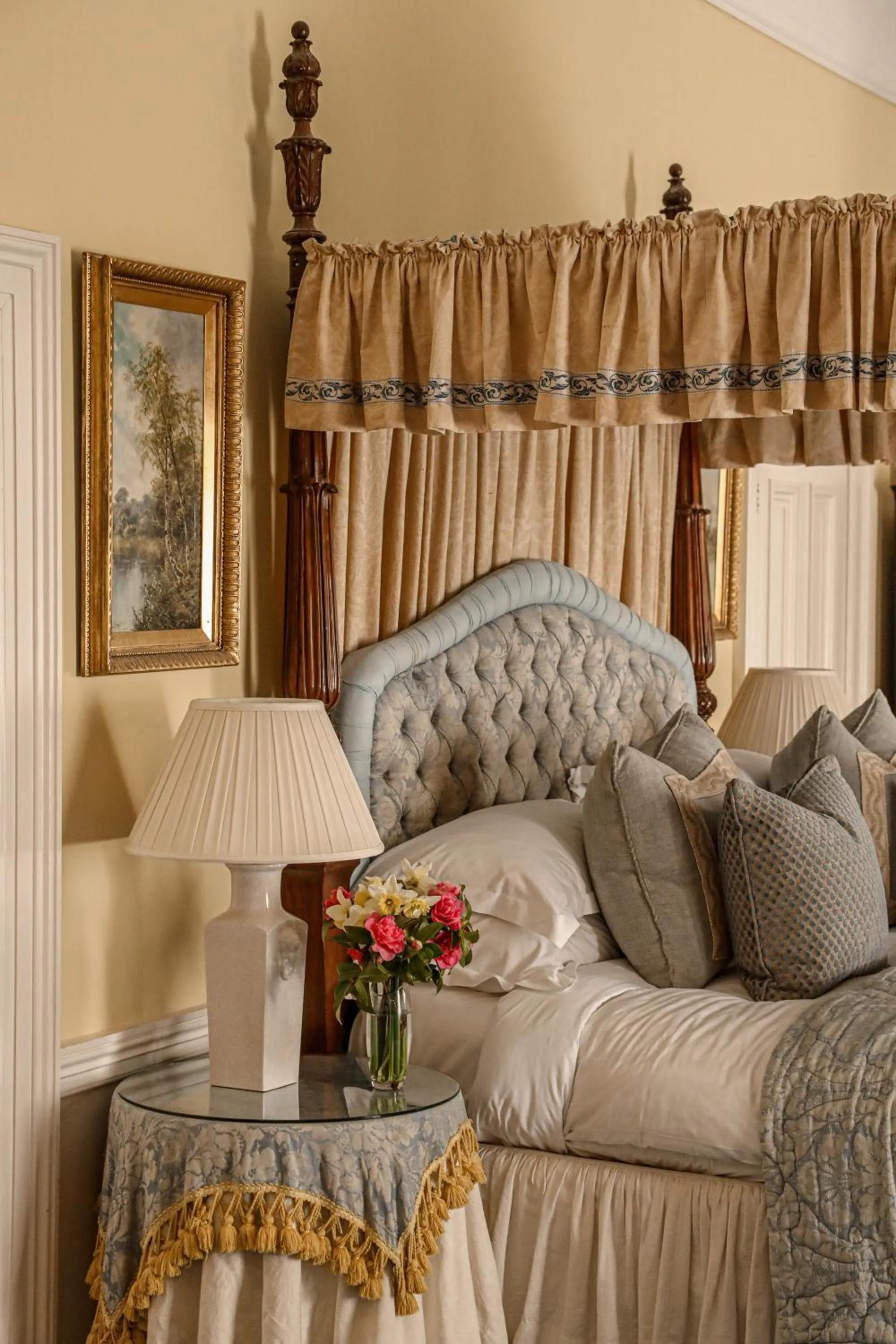 Bed in Marlfield House Hotel Relais et Chateaux