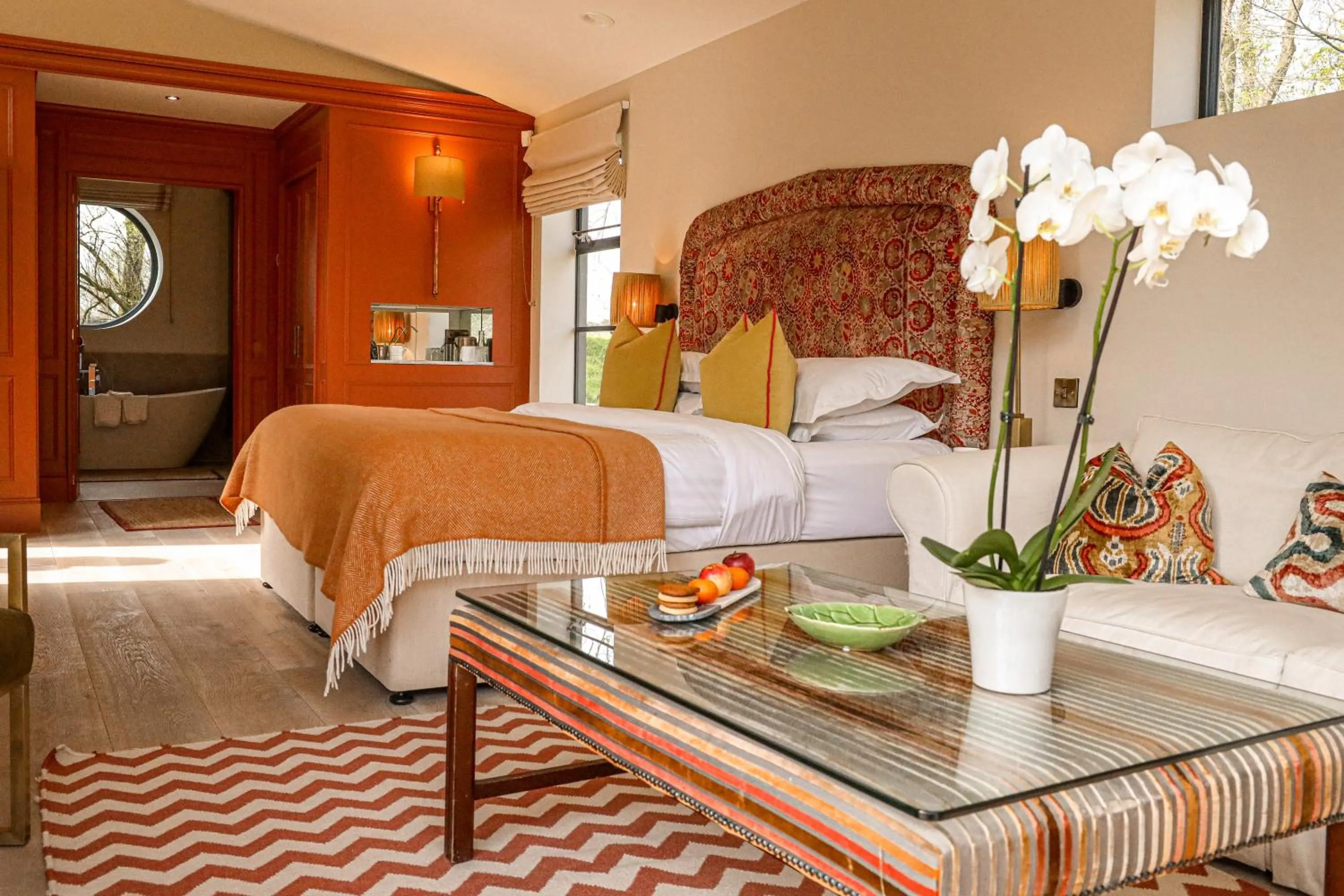 Bed in Marlfield House Hotel Relais et Chateaux