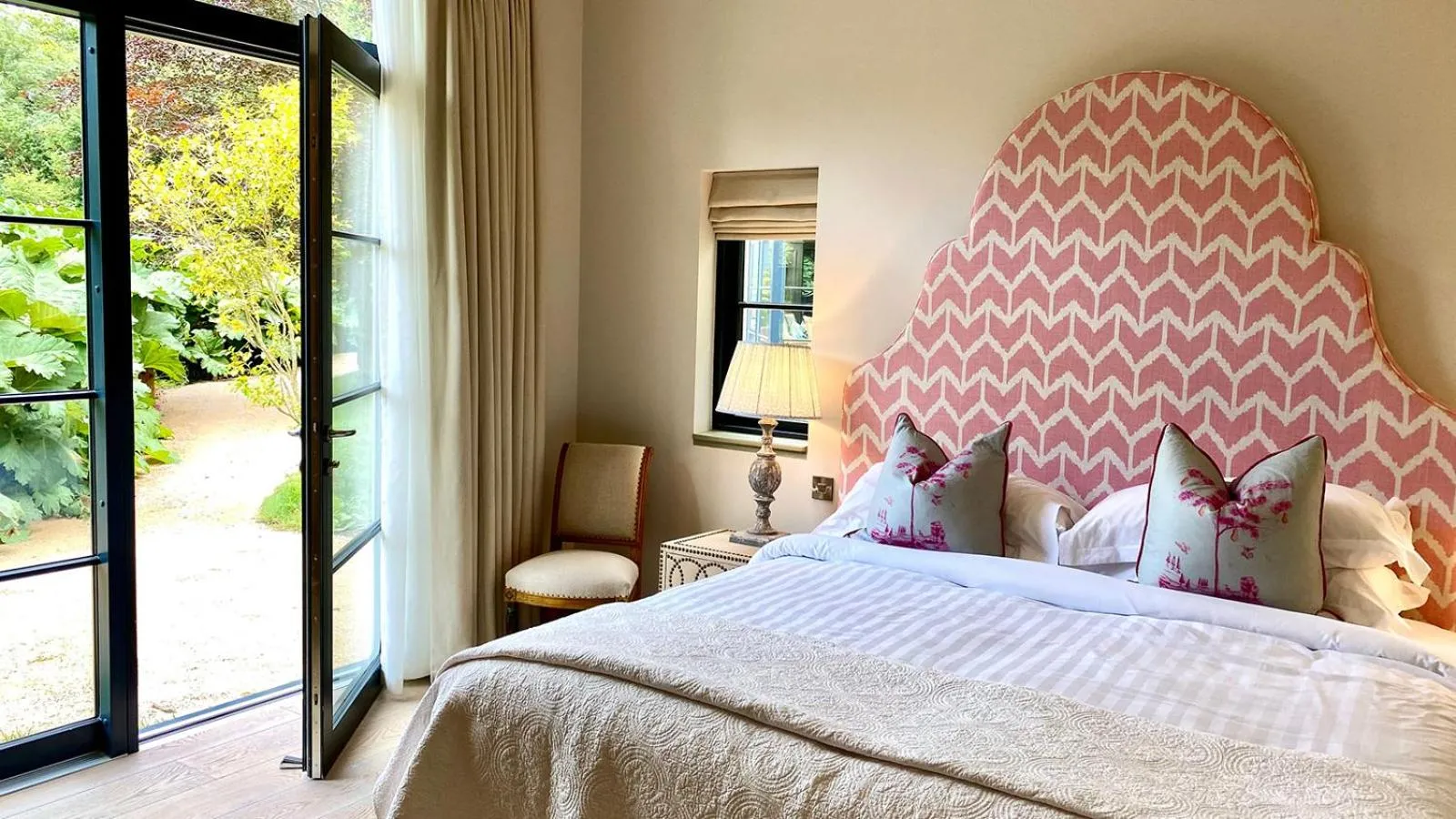 Bedroom, Bed in Marlfield House Hotel Relais et Chateaux