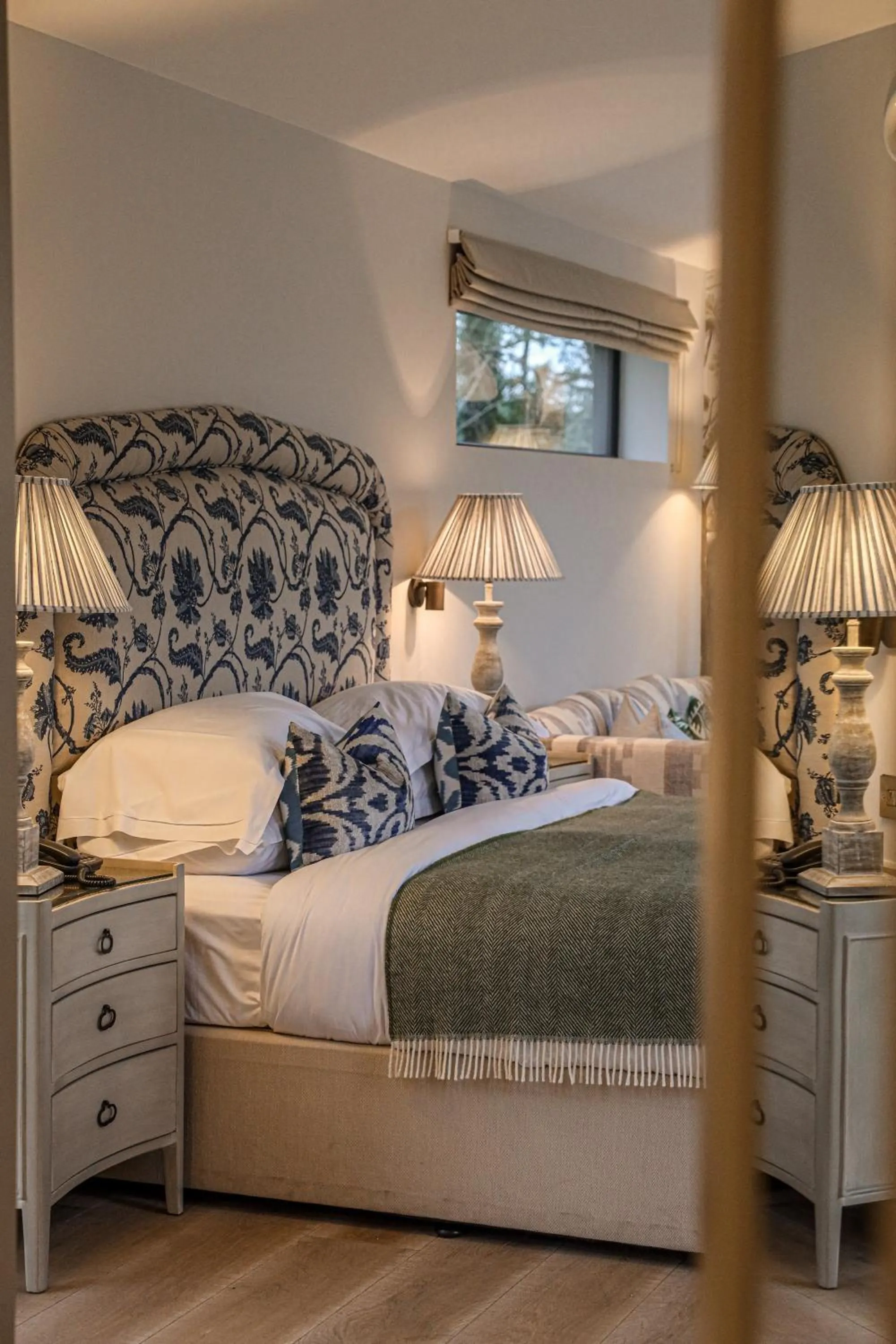 Bedroom, Bed in Marlfield House Hotel Relais et Chateaux