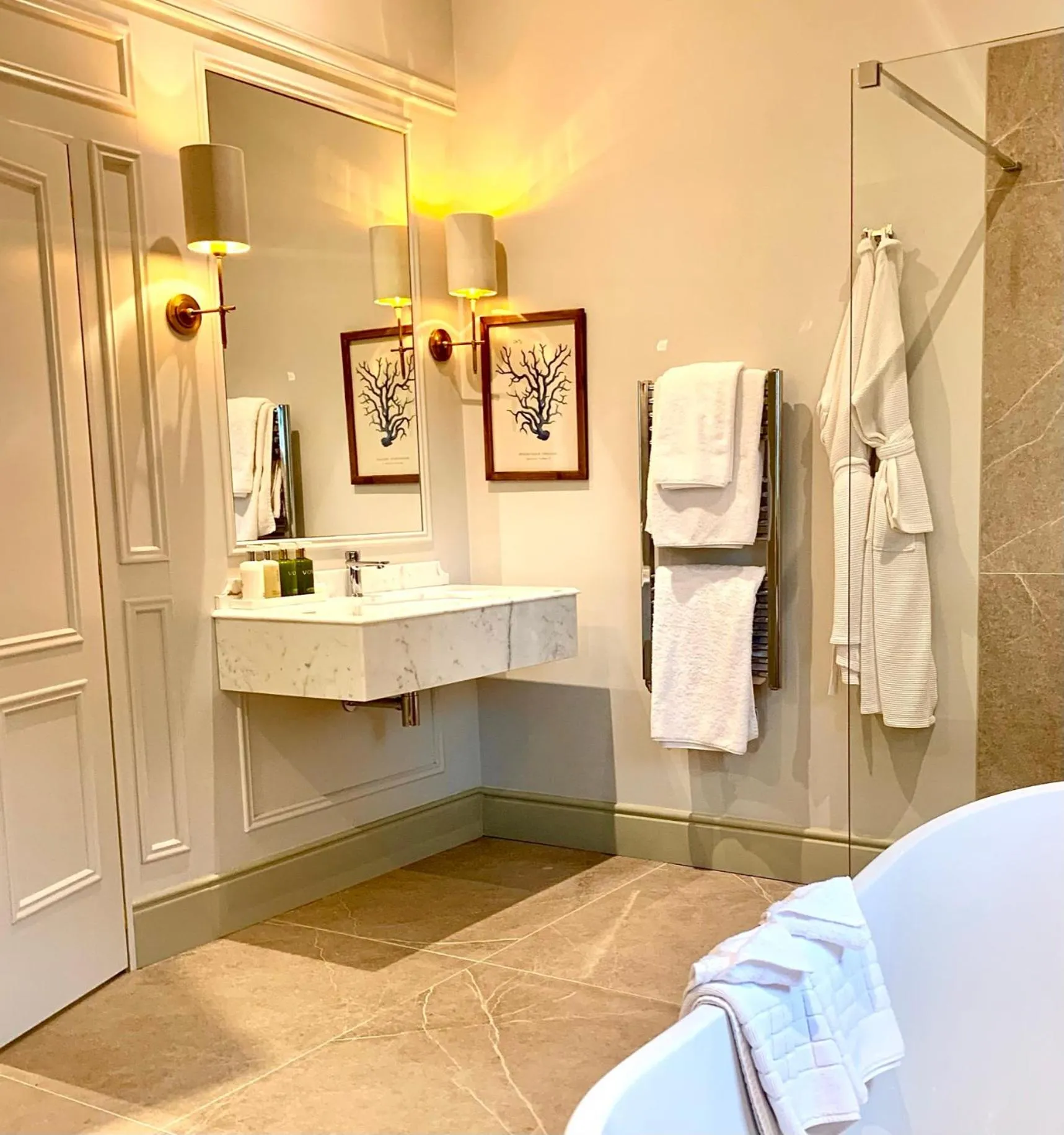 Shower in Marlfield House Hotel Relais et Chateaux