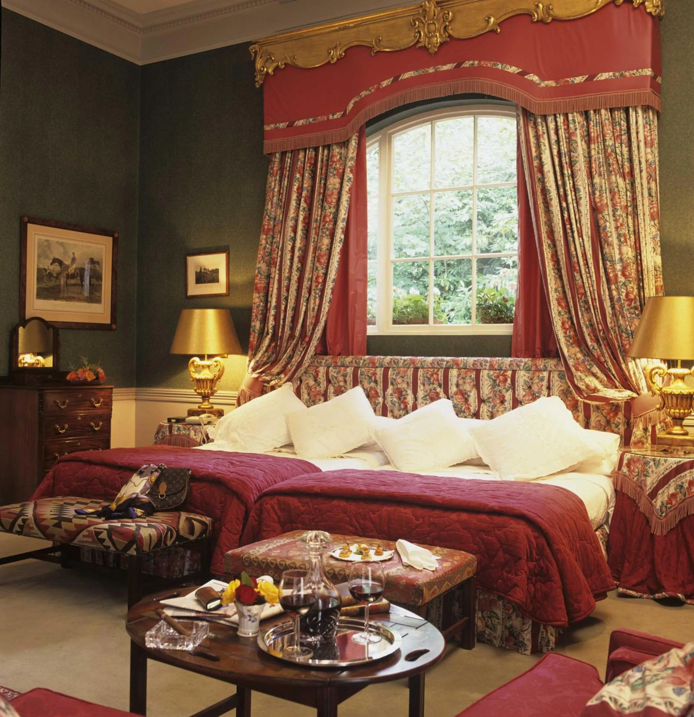 Garden, Bed in Marlfield House Hotel Relais et Chateaux
