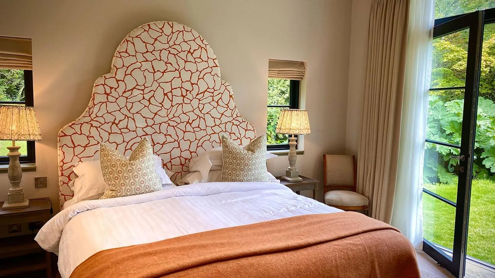 Bed in Marlfield House Hotel Relais et Chateaux