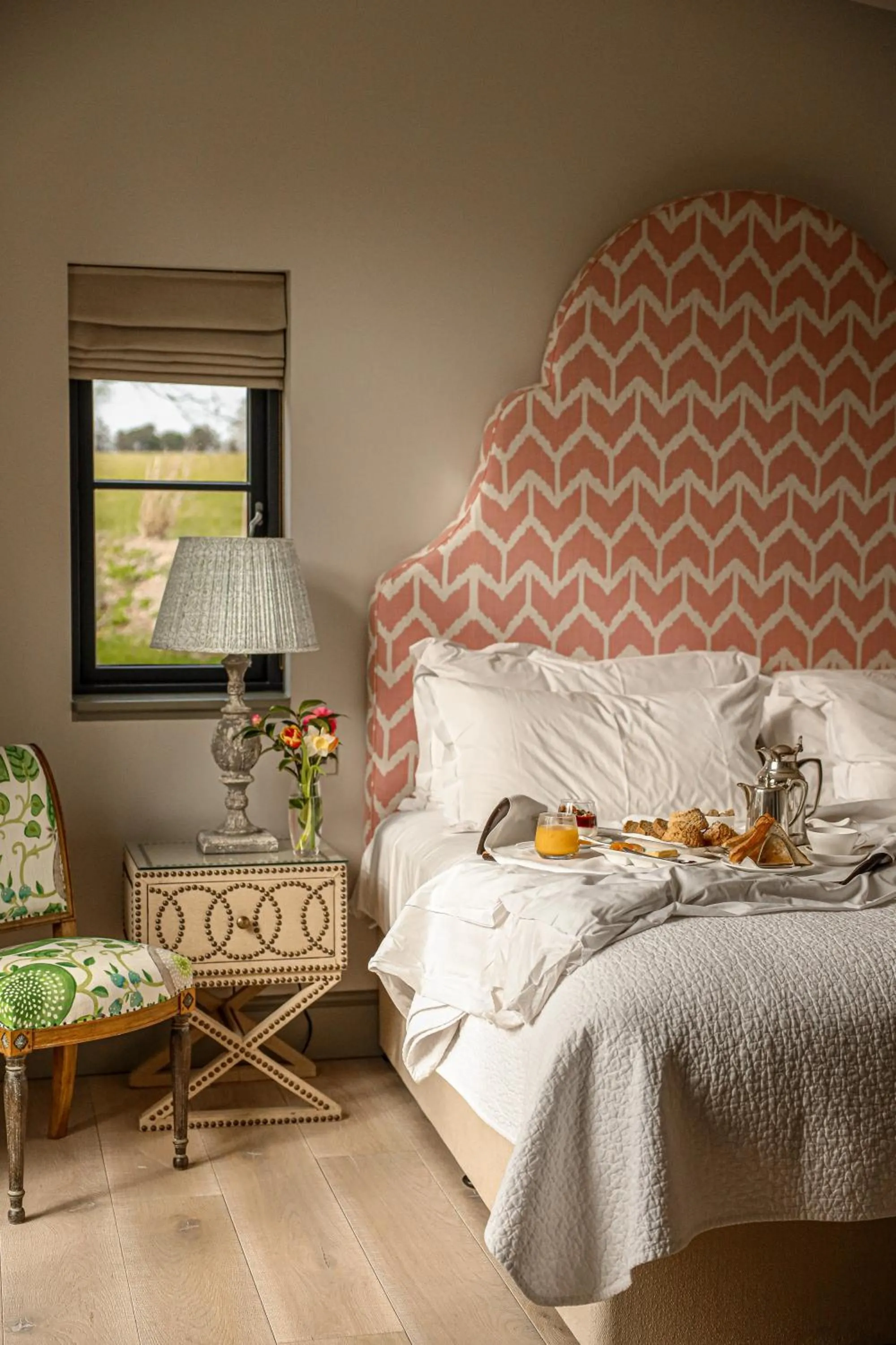 Bed in Marlfield House Hotel Relais et Chateaux