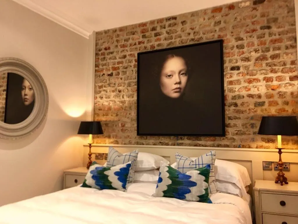 Bed in Marlfield House Hotel Relais et Chateaux