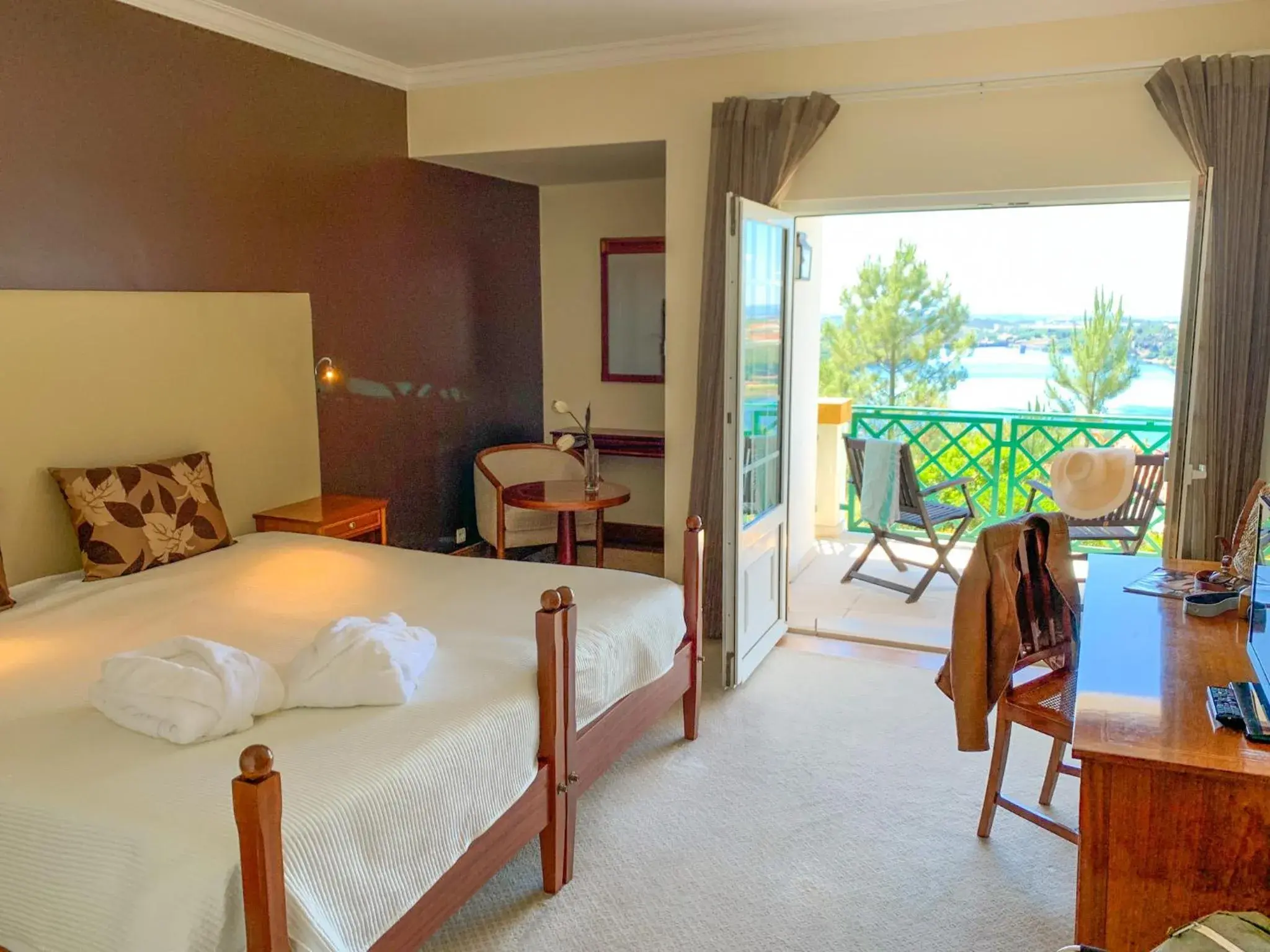 Double or Twin Room with Lake View - single occupancy in Hotel Segredos De Vale Manso Double or Twin Room with Lake View - single occupancy in Hotel Segredos De Vale Manso