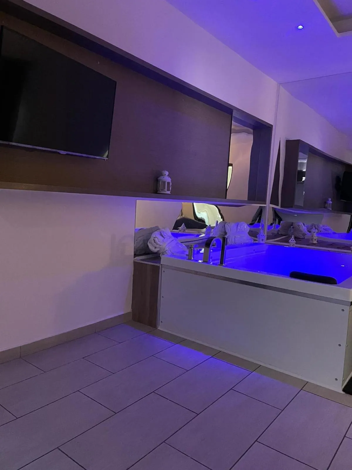 TV and multimedia in Hotel Cristian