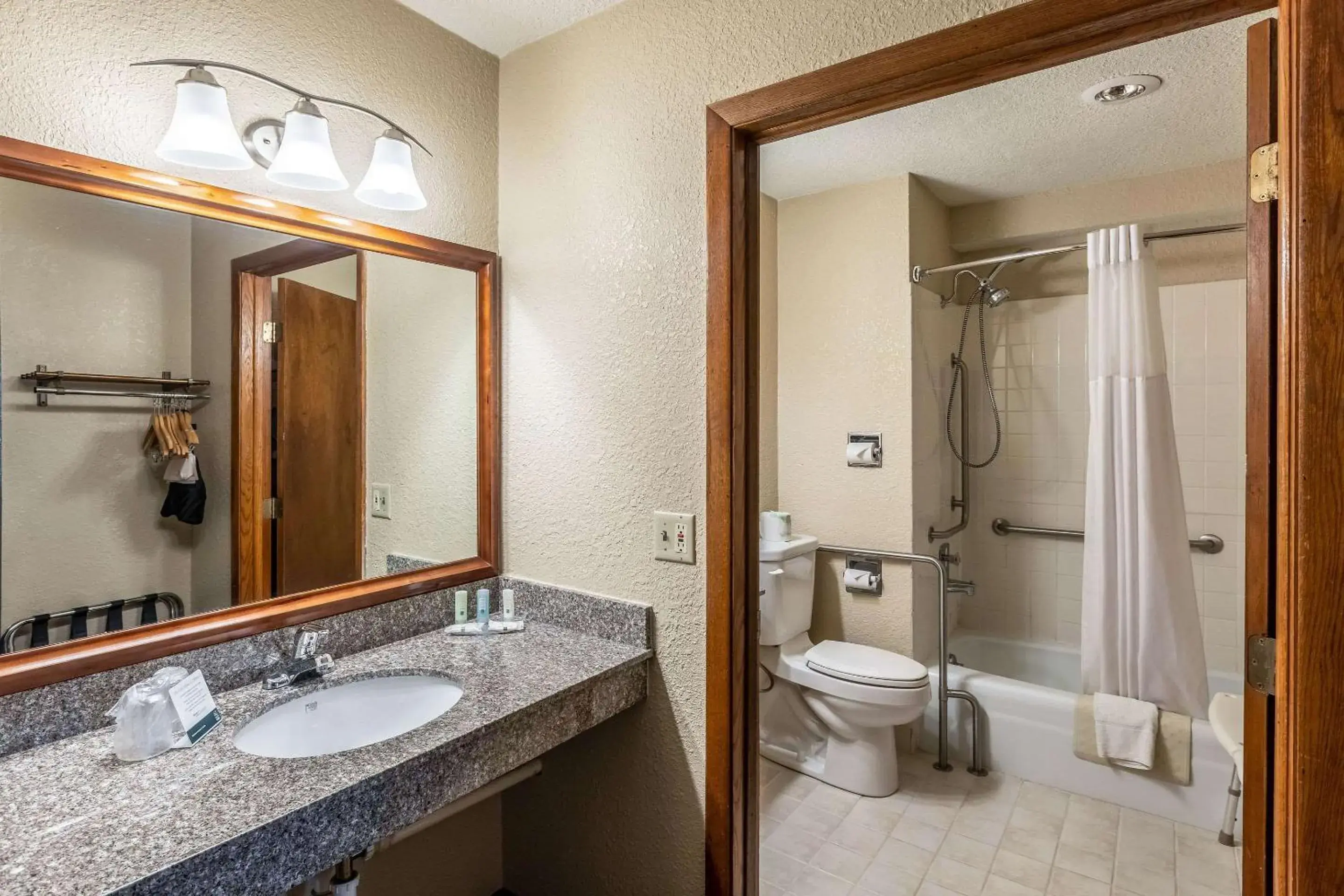 Shower, Bathroom in Quality Inn Wausau