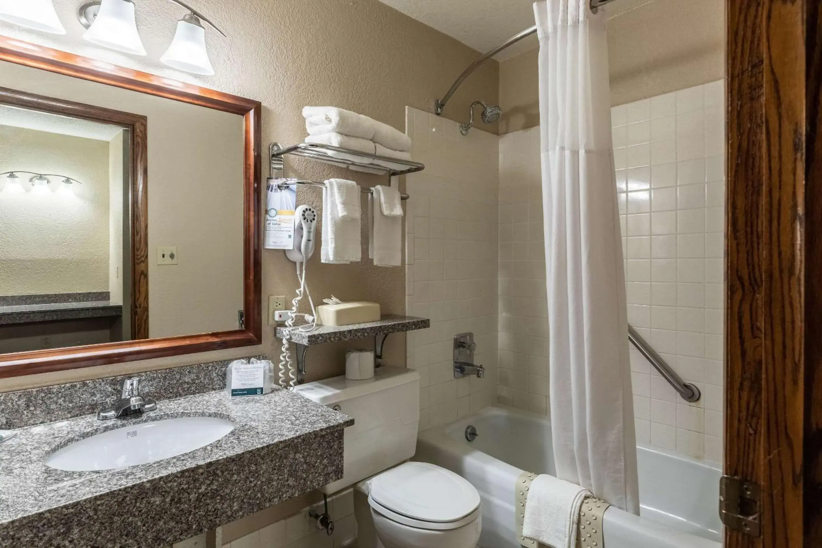 Shower, Bathroom in Quality Inn Wausau