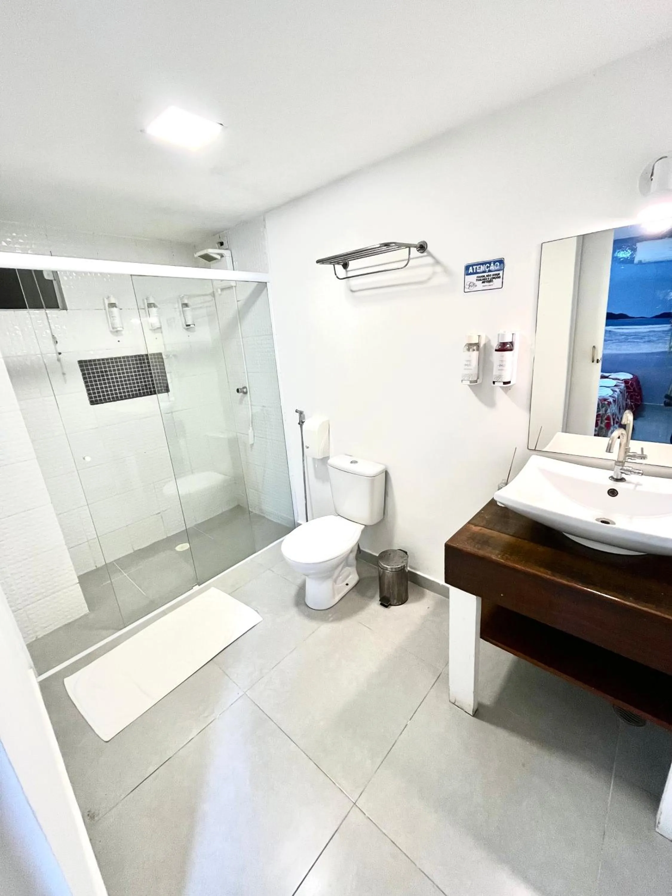 Shower in Pousada Tô na Praia Juquehy