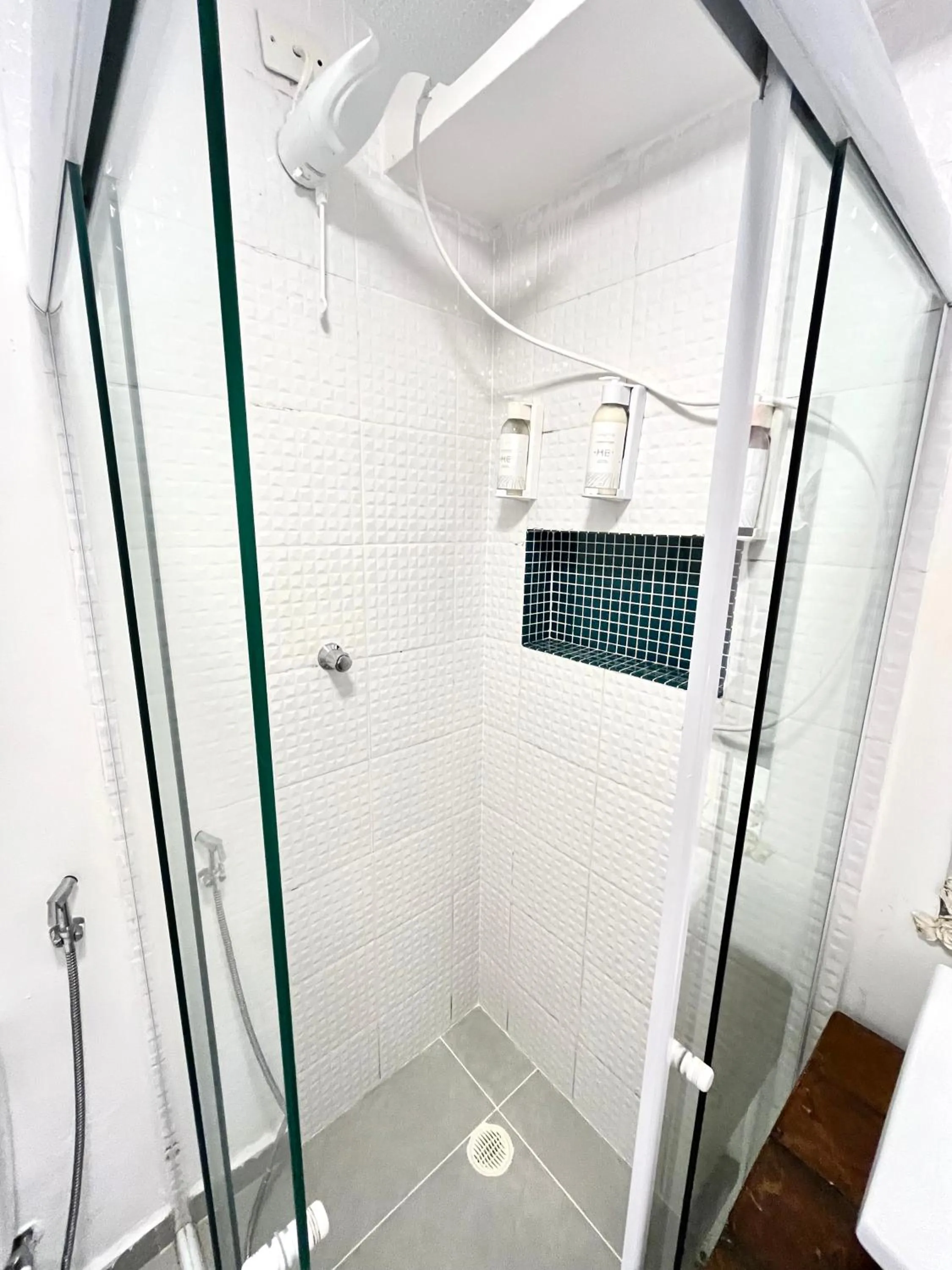 Shower in Pousada Tô na Praia Juquehy