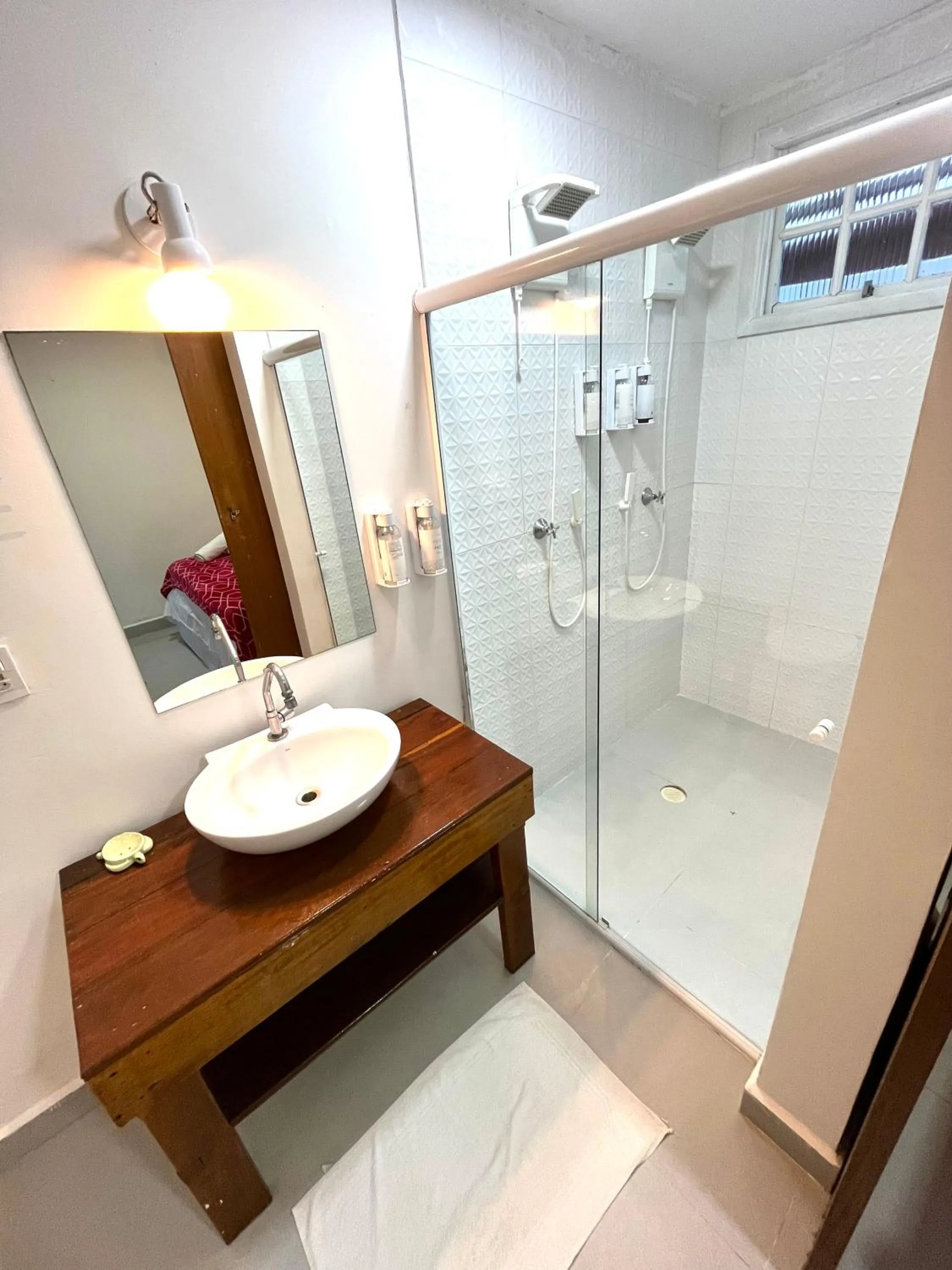 Shower in Pousada Tô na Praia Juquehy