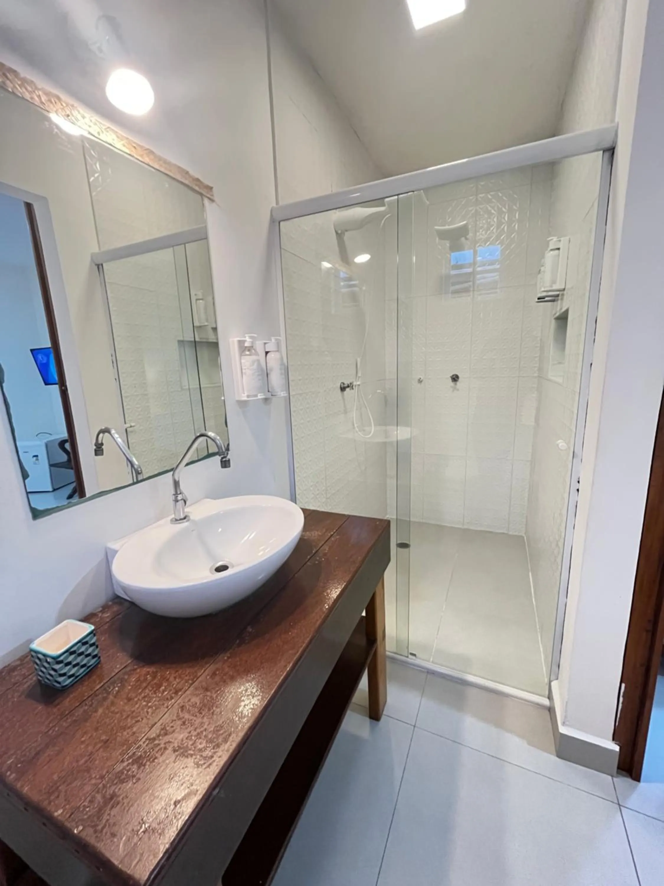 Shower in Pousada Tô na Praia Juquehy