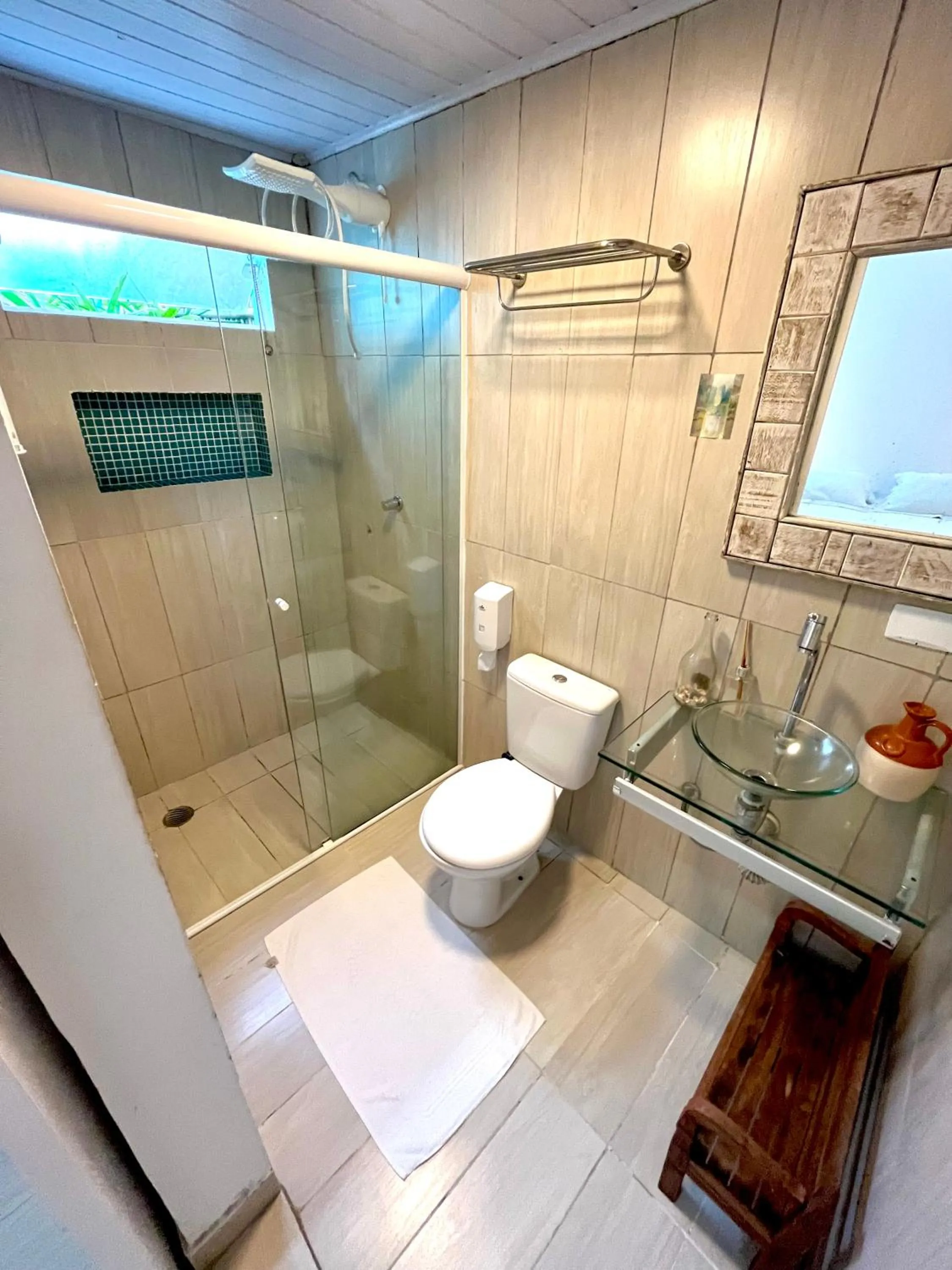 Shower in Pousada Tô na Praia Juquehy