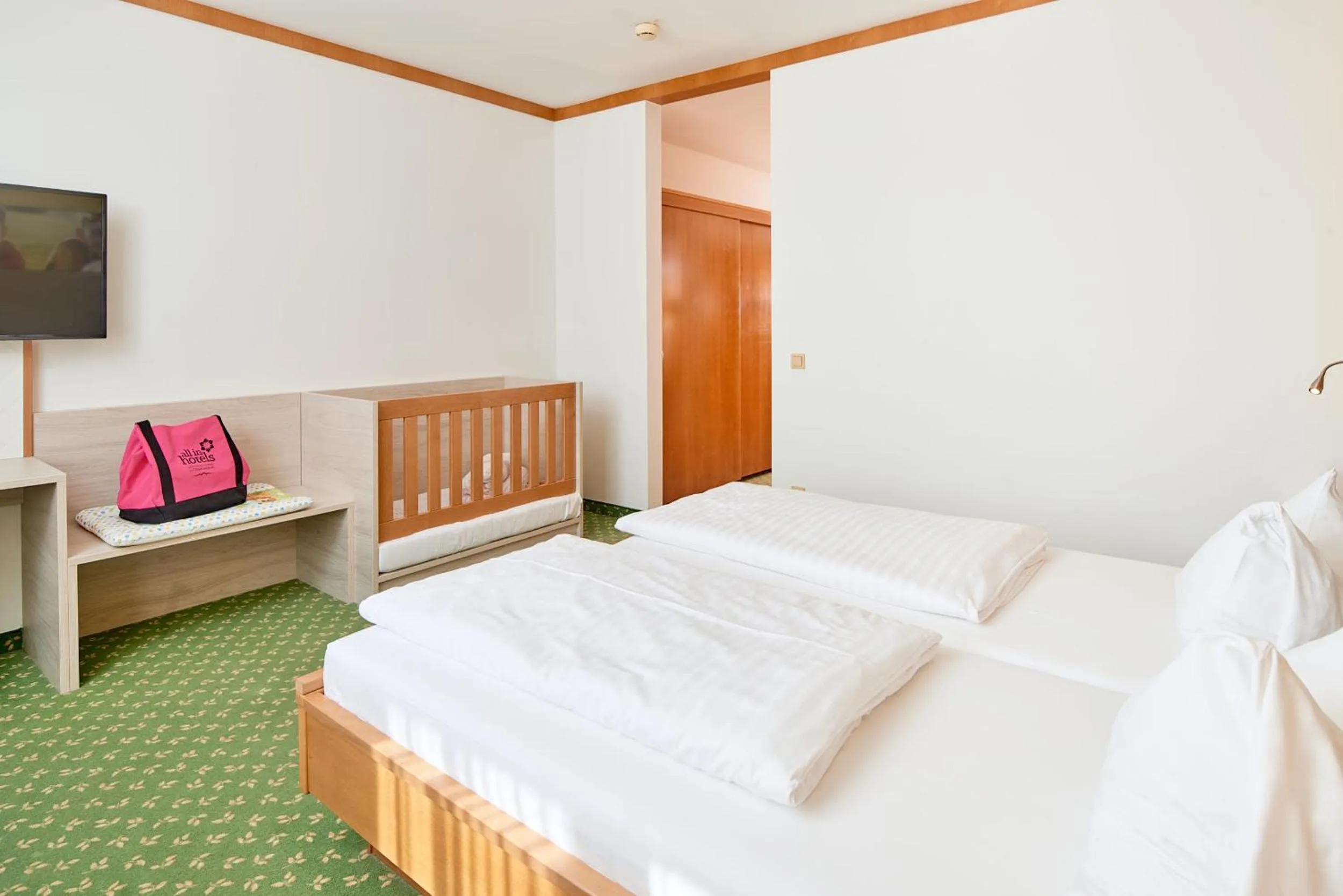 Bed in Thermenhotel Kurz