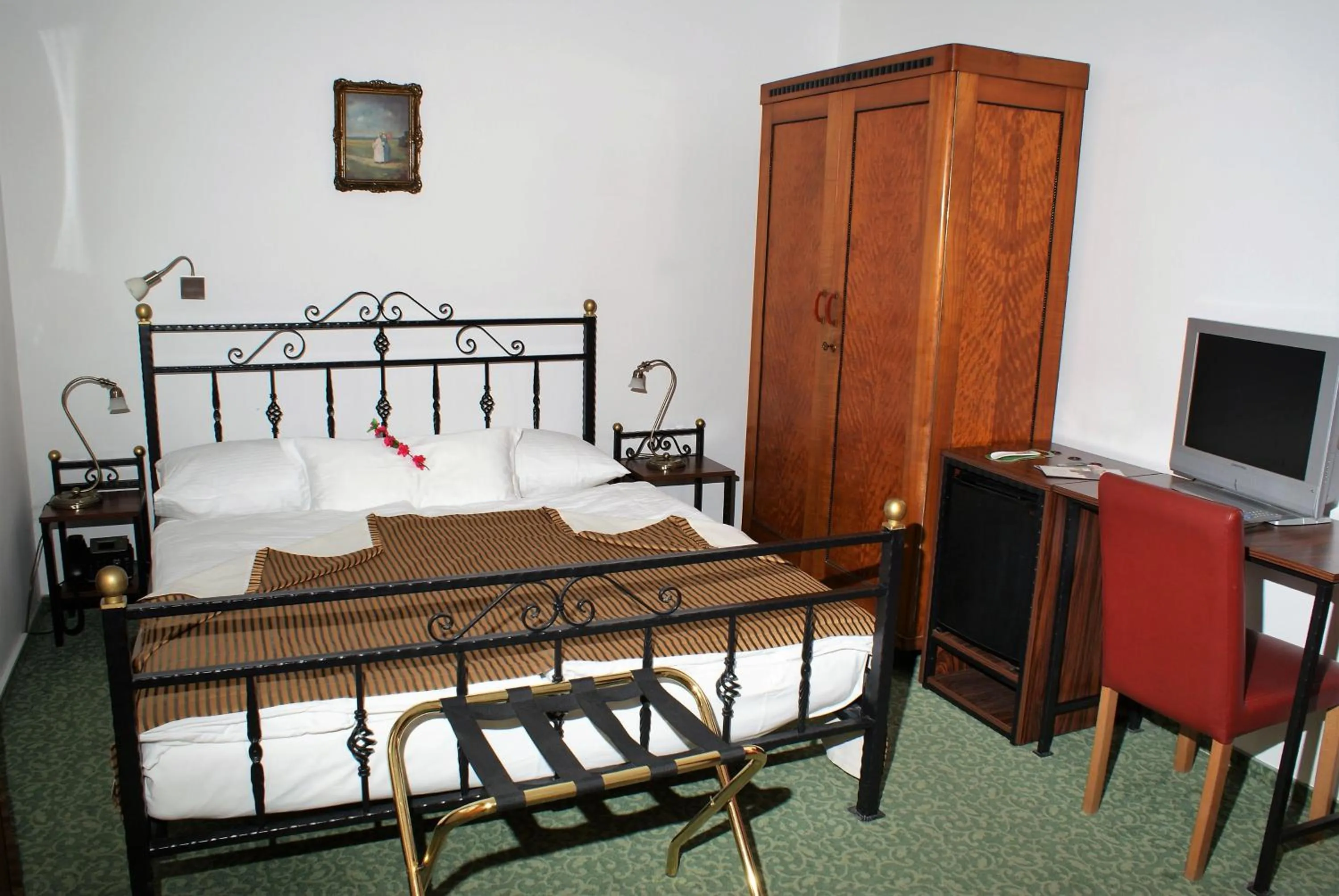 Photo of the whole room in Hotel park