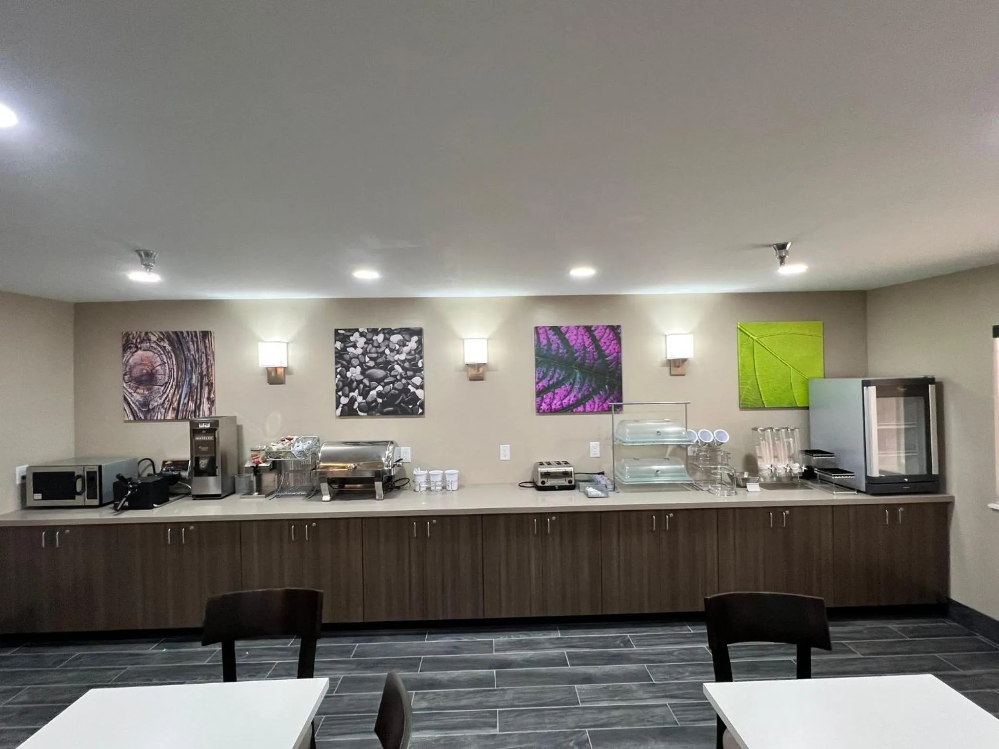 Buffet breakfast in Sleep Inn & Suites Salina I-135