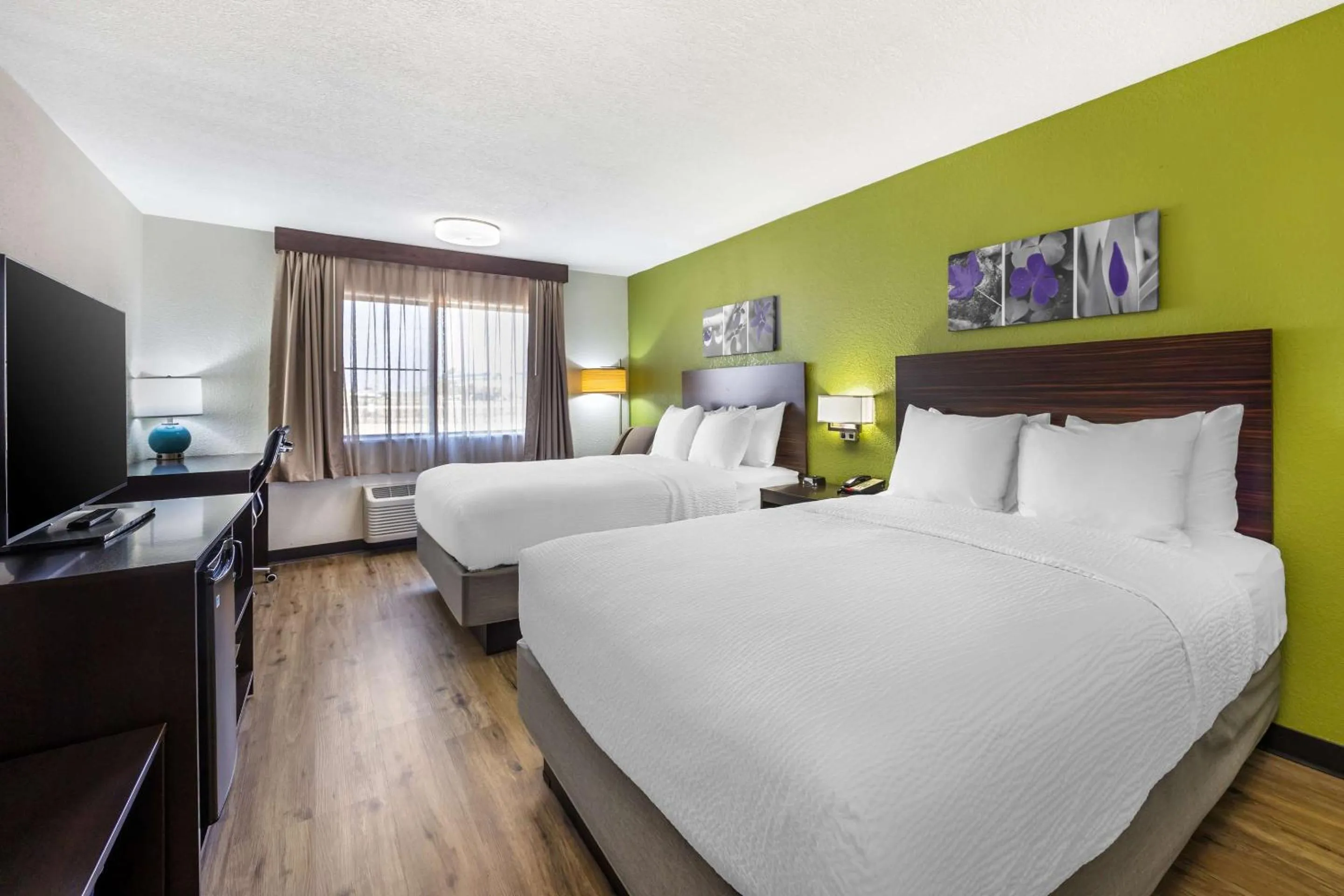 Bedroom, Bed in Sleep Inn & Suites Salina I-135