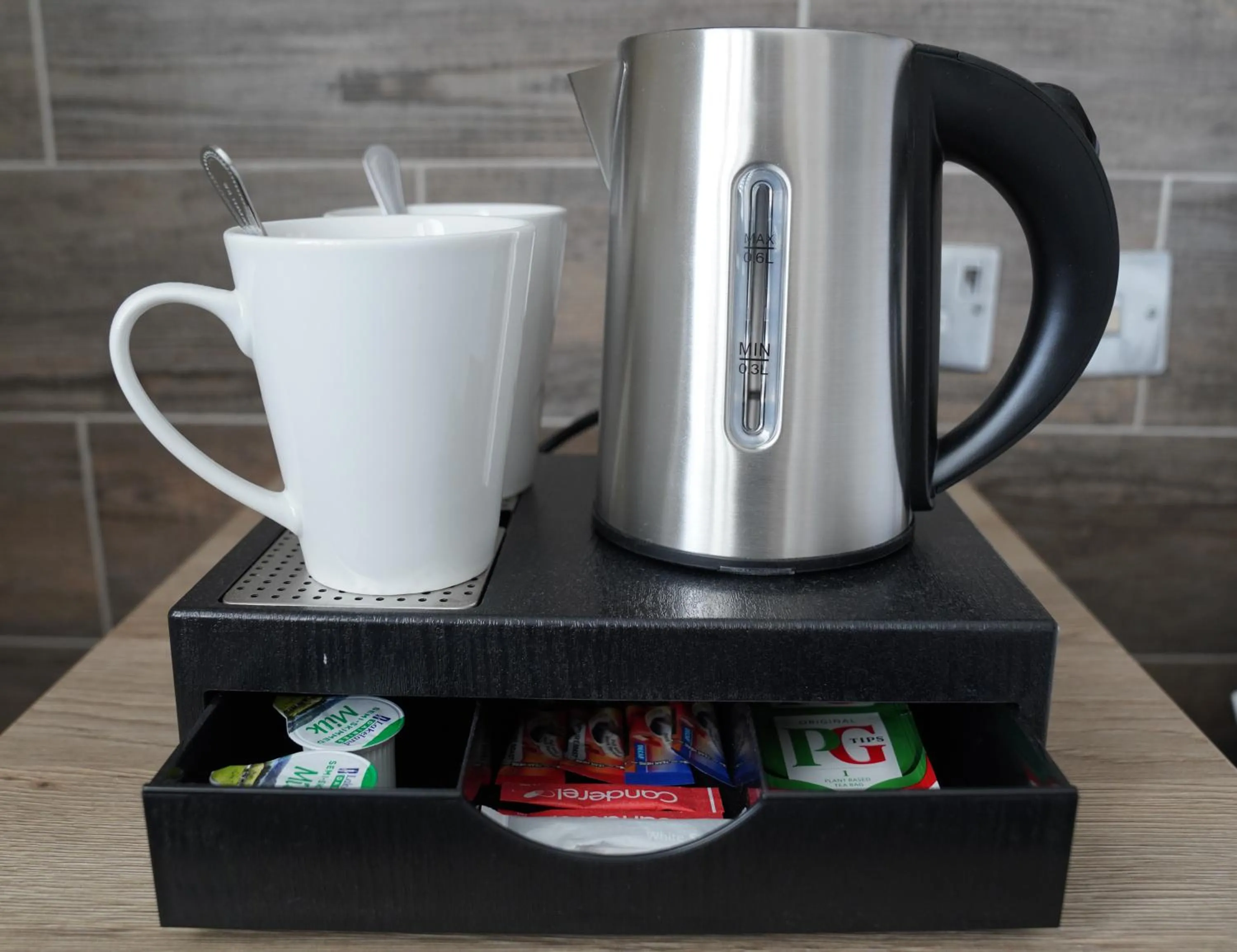 Coffee/tea facilities in The New Chichester Hotel
