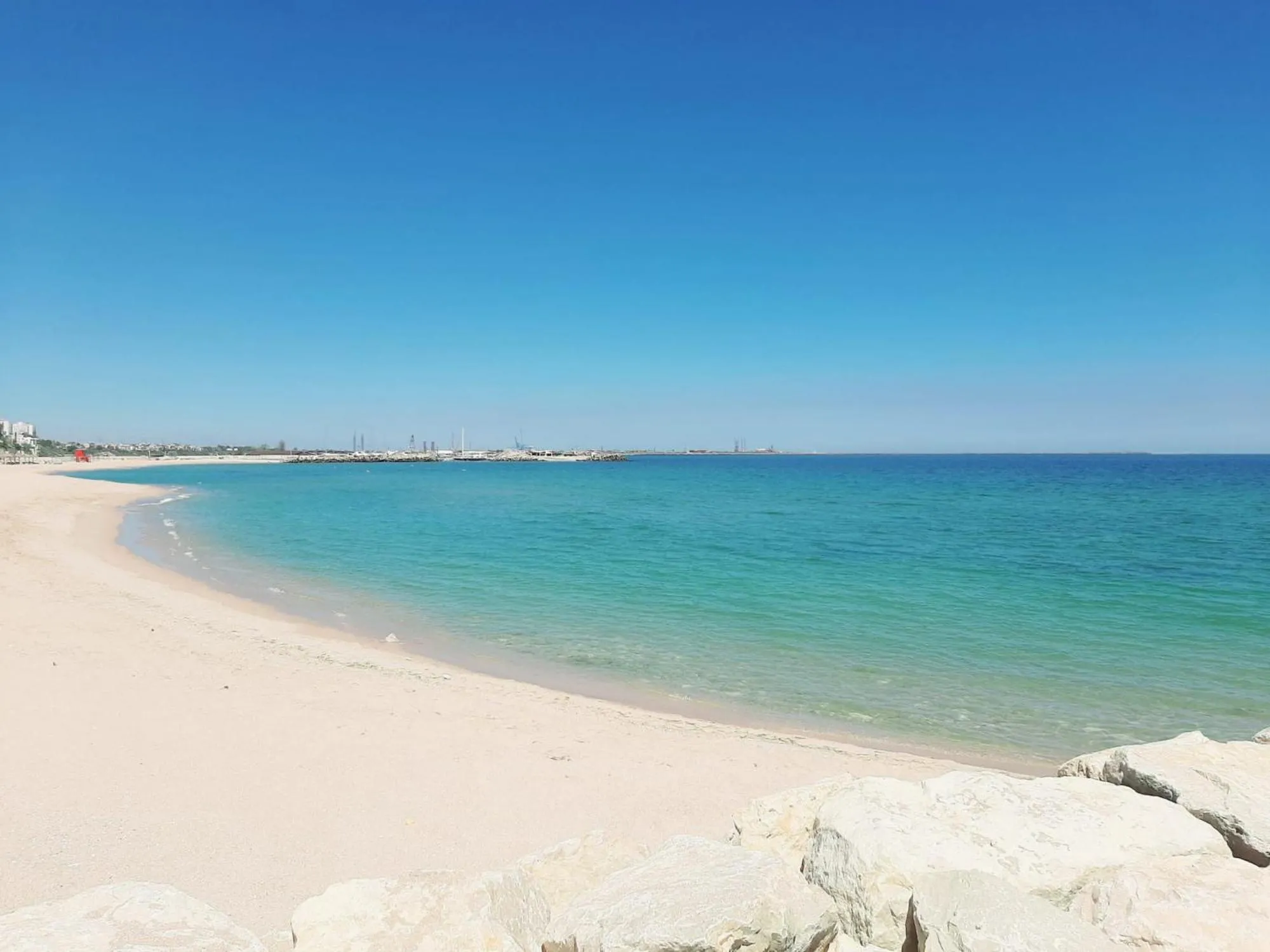 Beach in Adriano pe plaja Belona