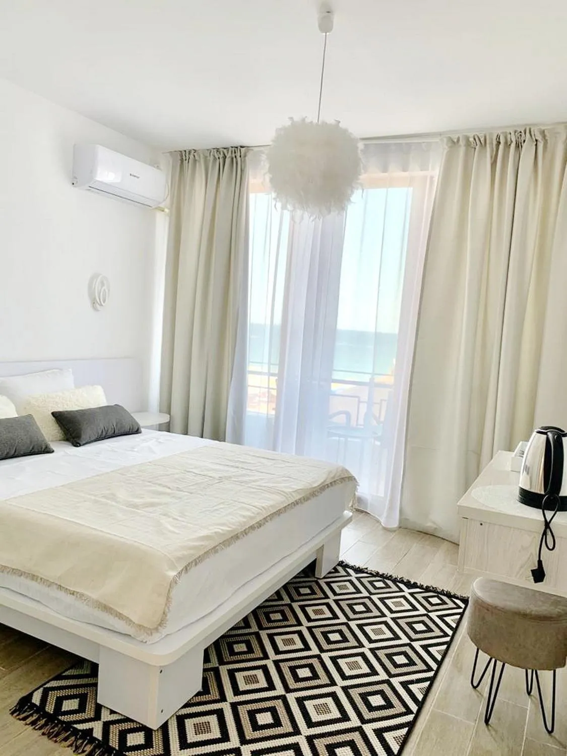 Bed in Adriano pe plaja Belona