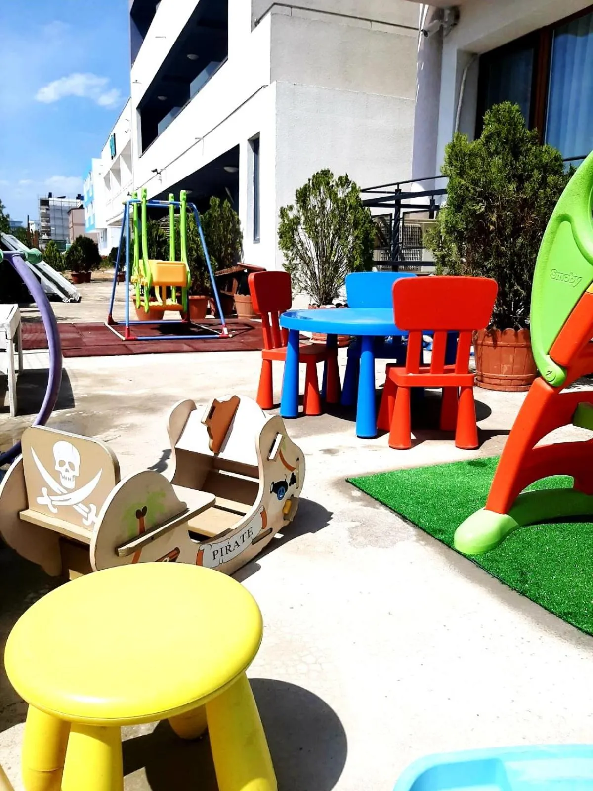 Children play ground in Adriano pe plaja Belona