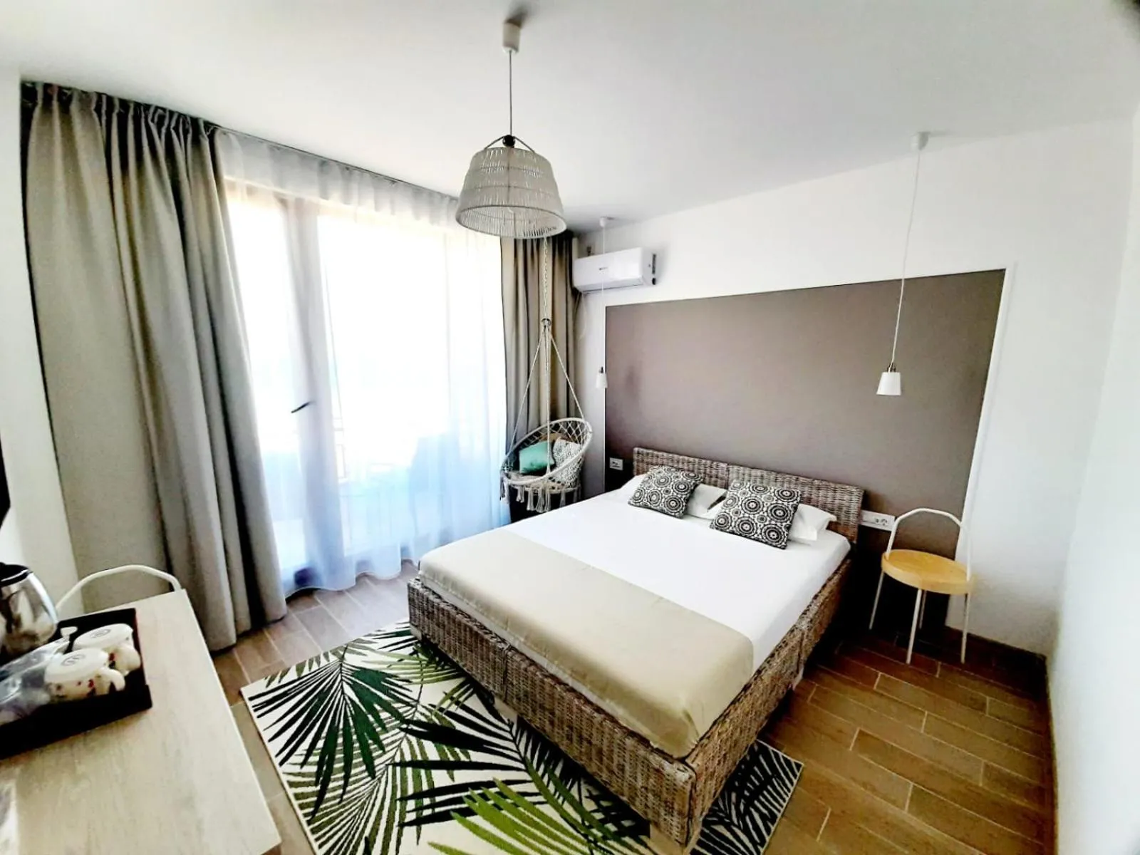 Bed in Adriano pe plaja Belona