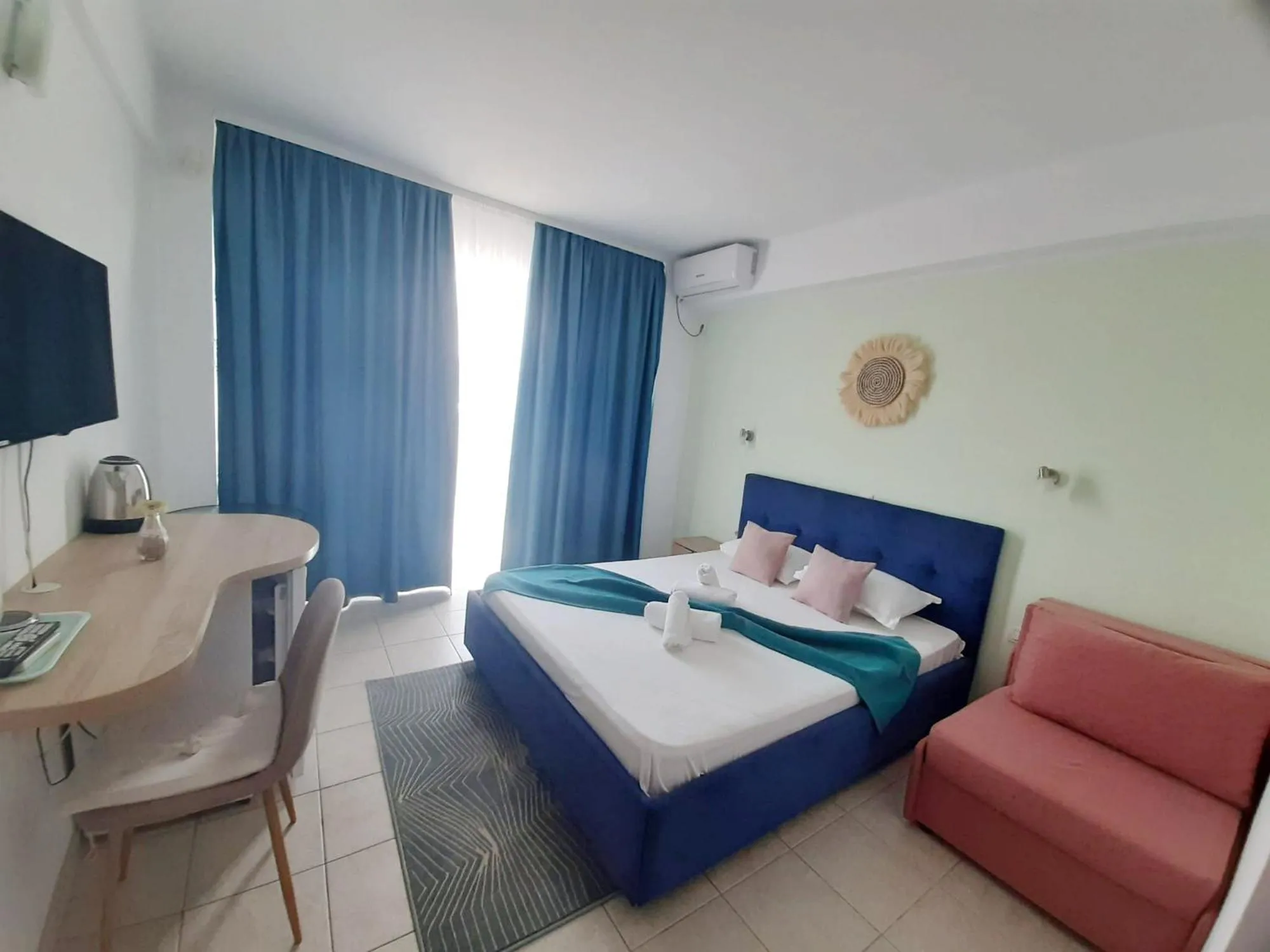 Bedroom, Bed in Adriano pe plaja Belona