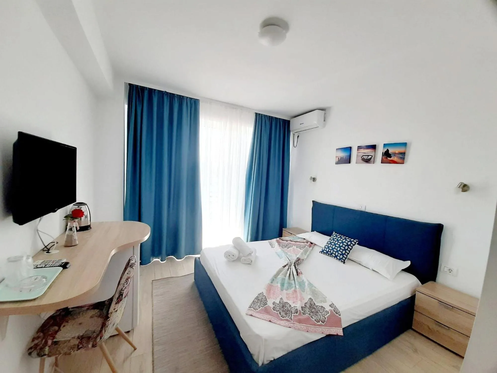 Bedroom, Bed in Adriano pe plaja Belona