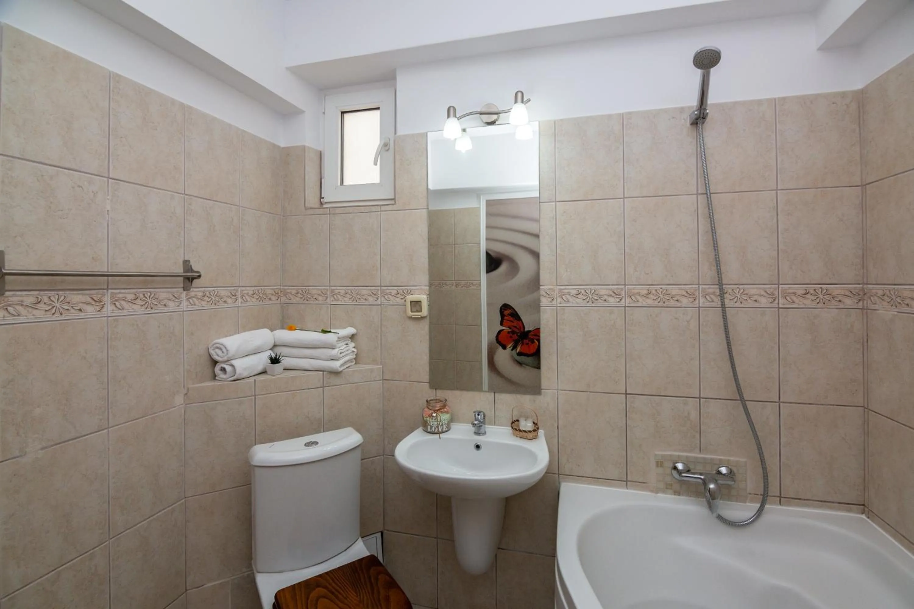 Shower in Adriano pe plaja Belona