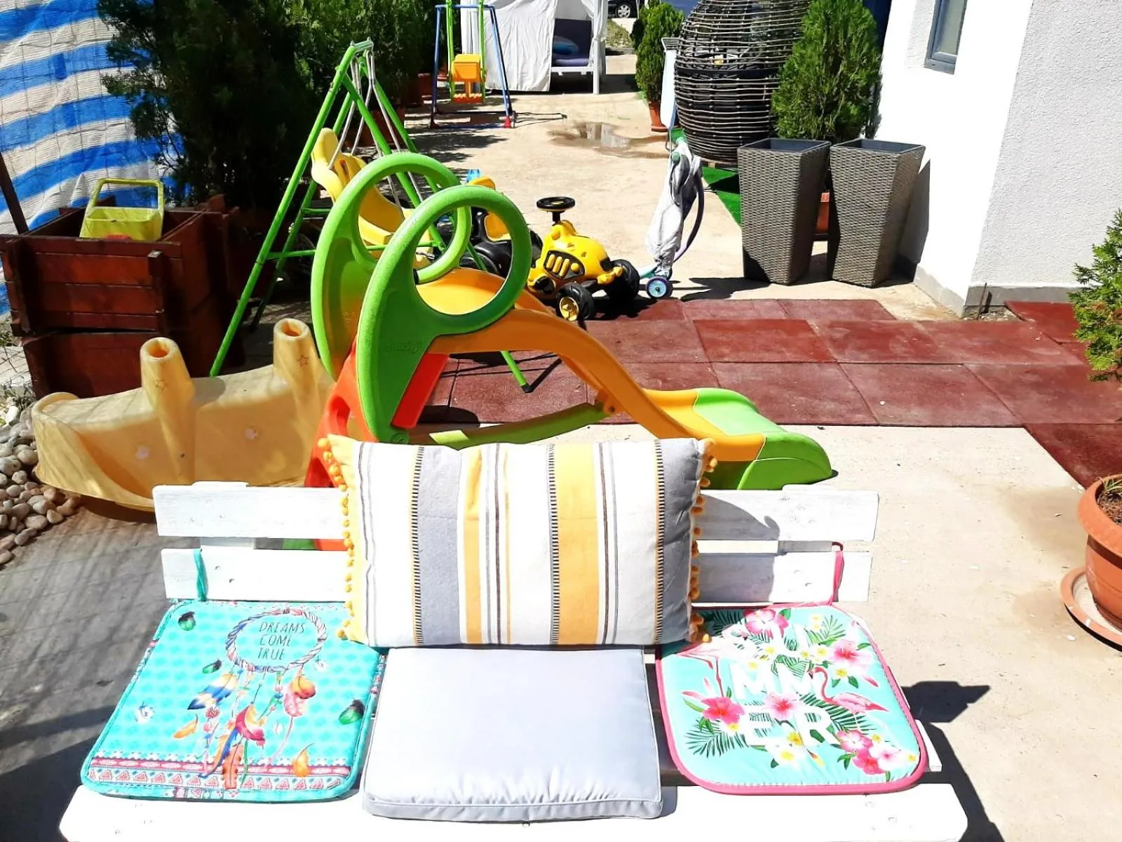 Children play ground in Adriano pe plaja Belona