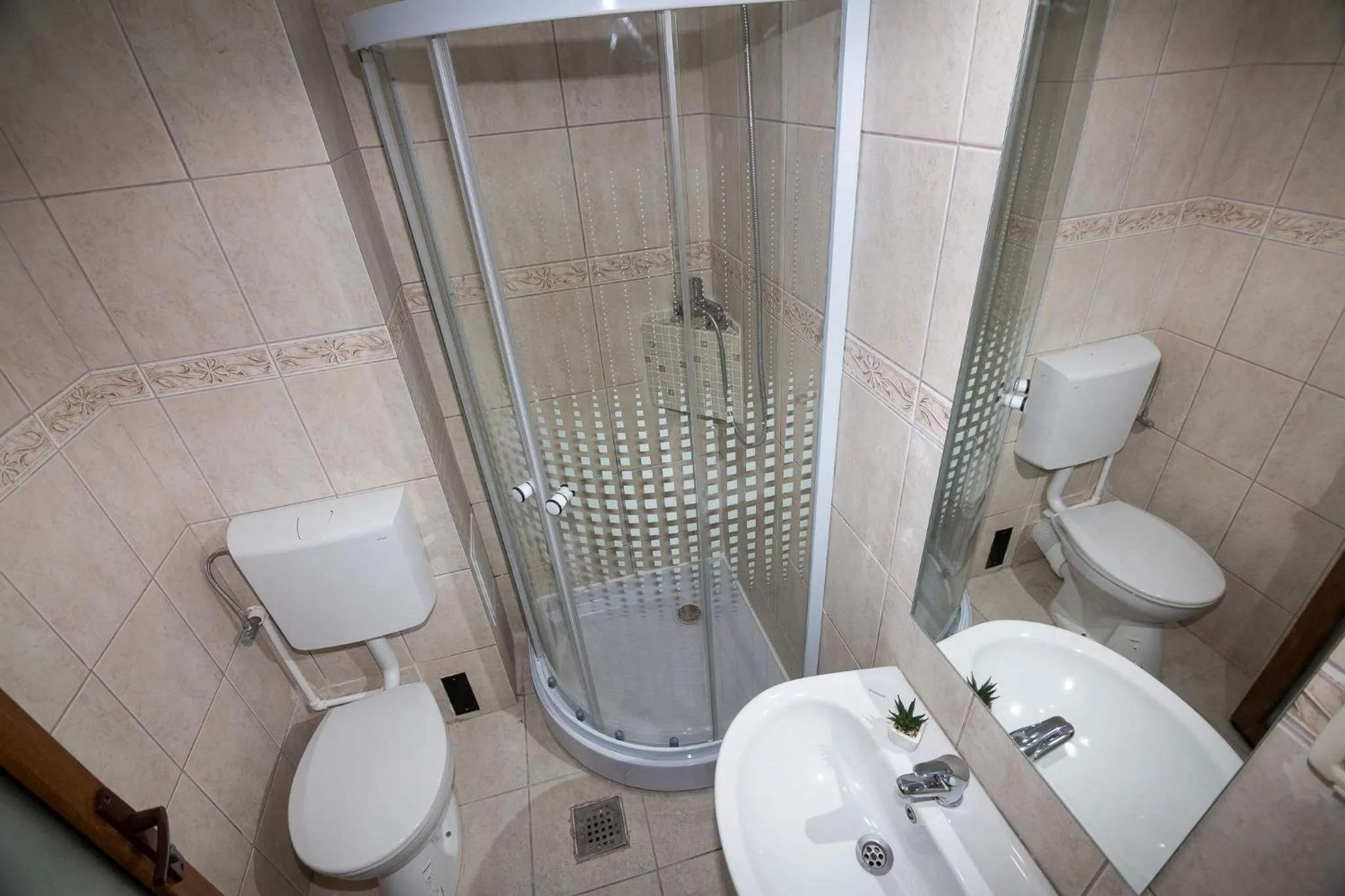 Shower in Adriano pe plaja Belona