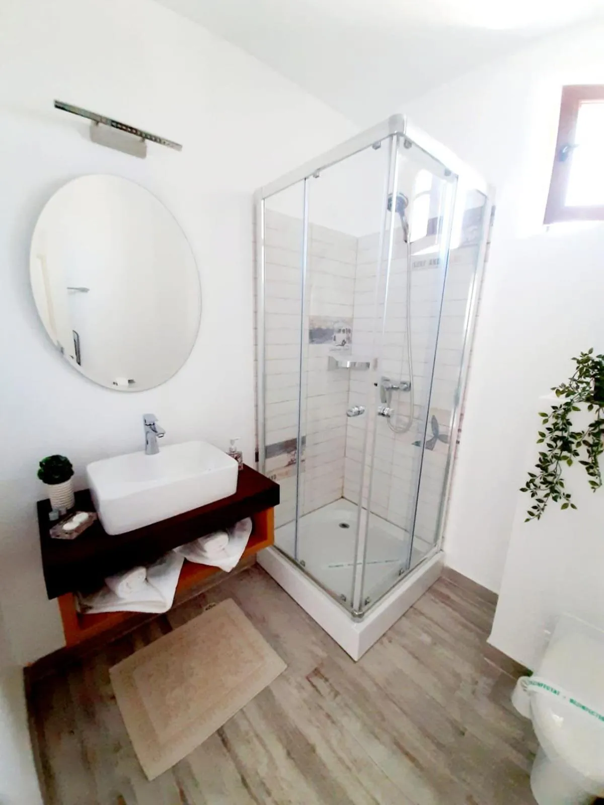 Shower in Adriano pe plaja Belona