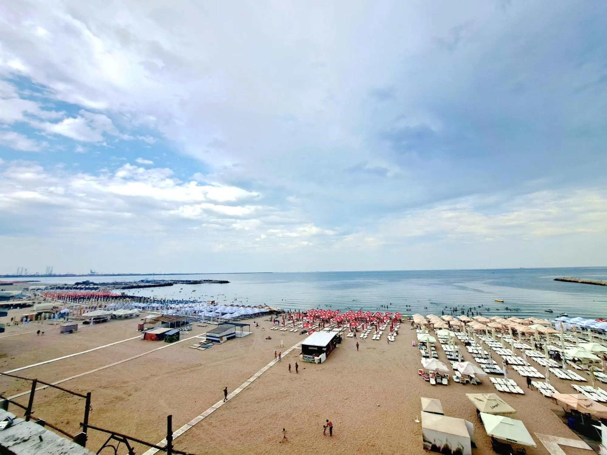 Property building in Adriano pe plaja Belona