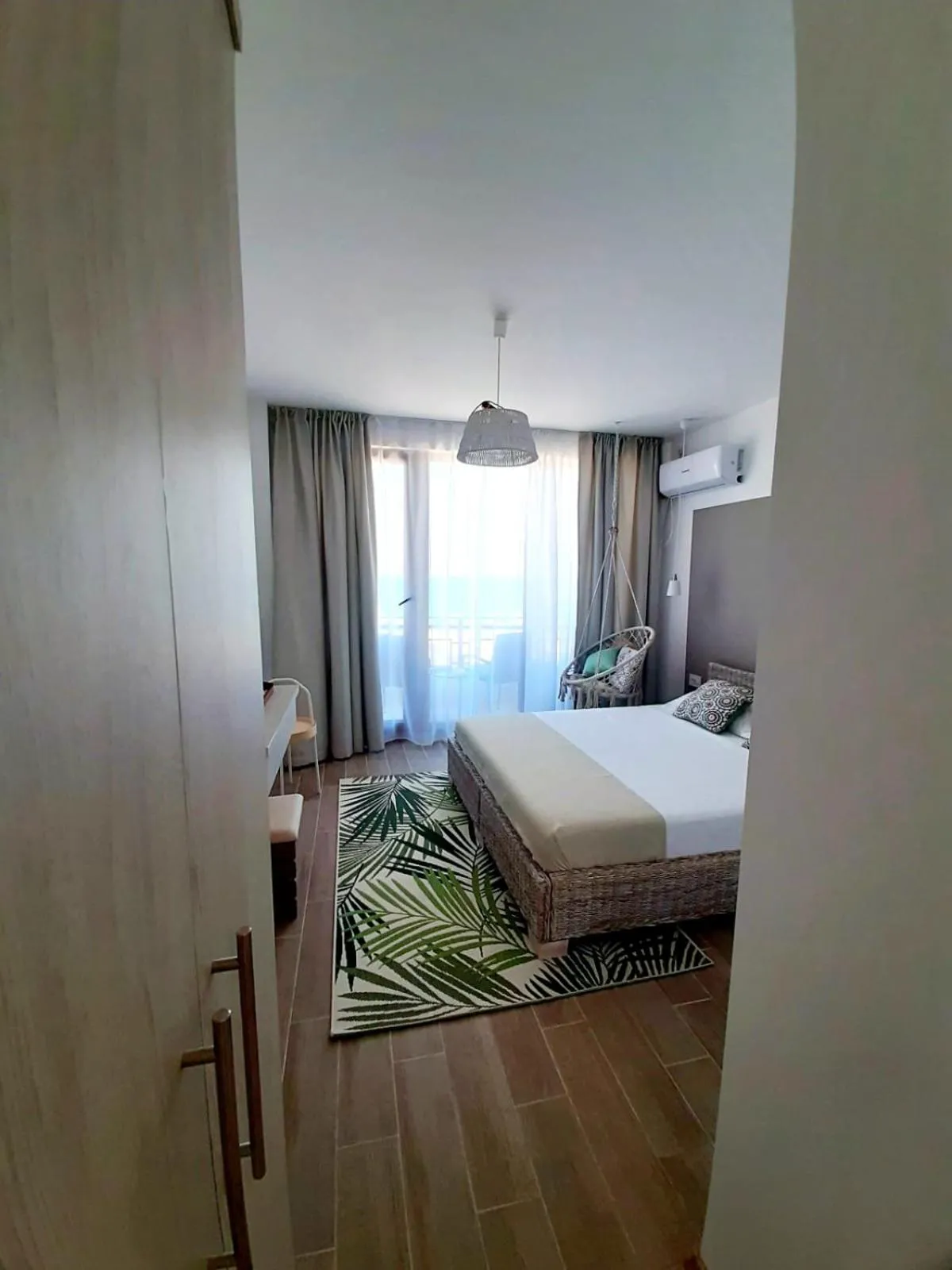Bed in Adriano pe plaja Belona