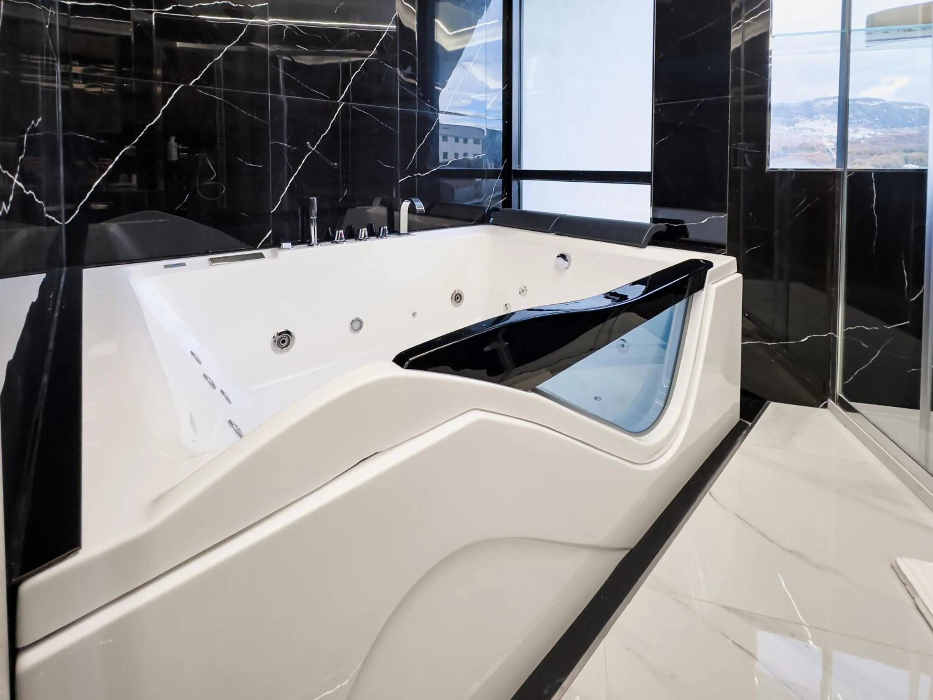 Hot Tub in Grand Hotel Europa