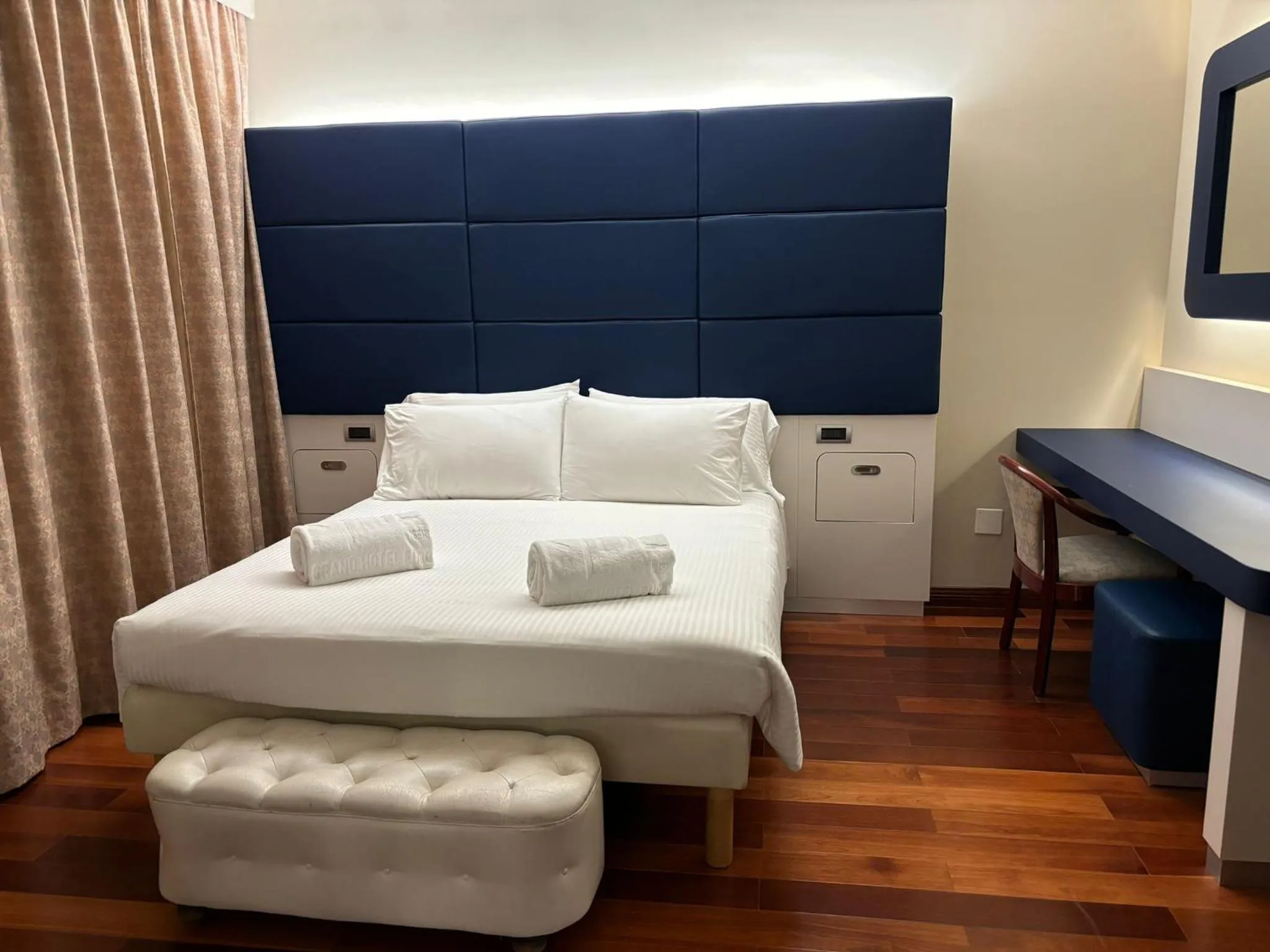 Bedroom, Bed in Grand Hotel Europa