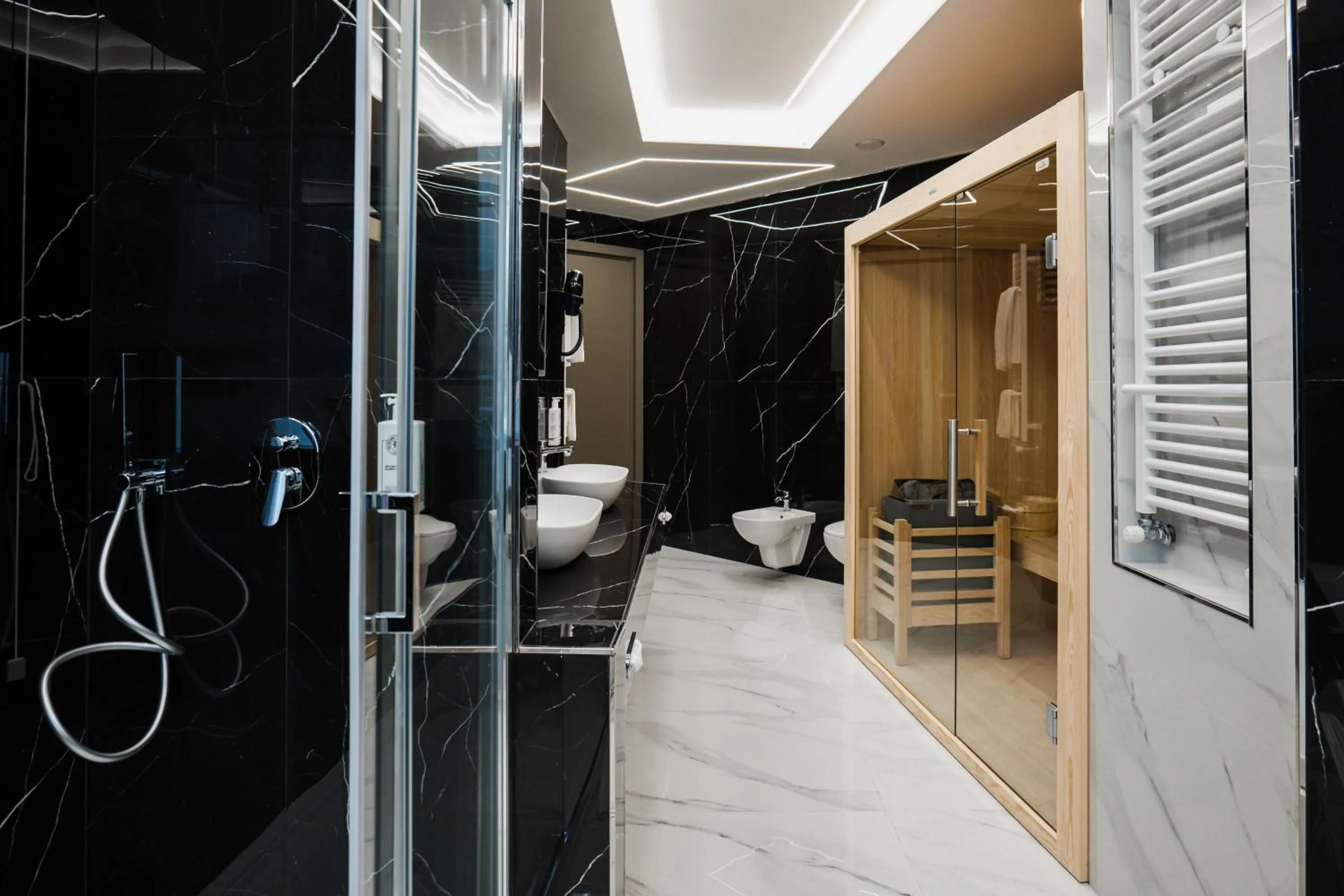 Shower in Grand Hotel Europa