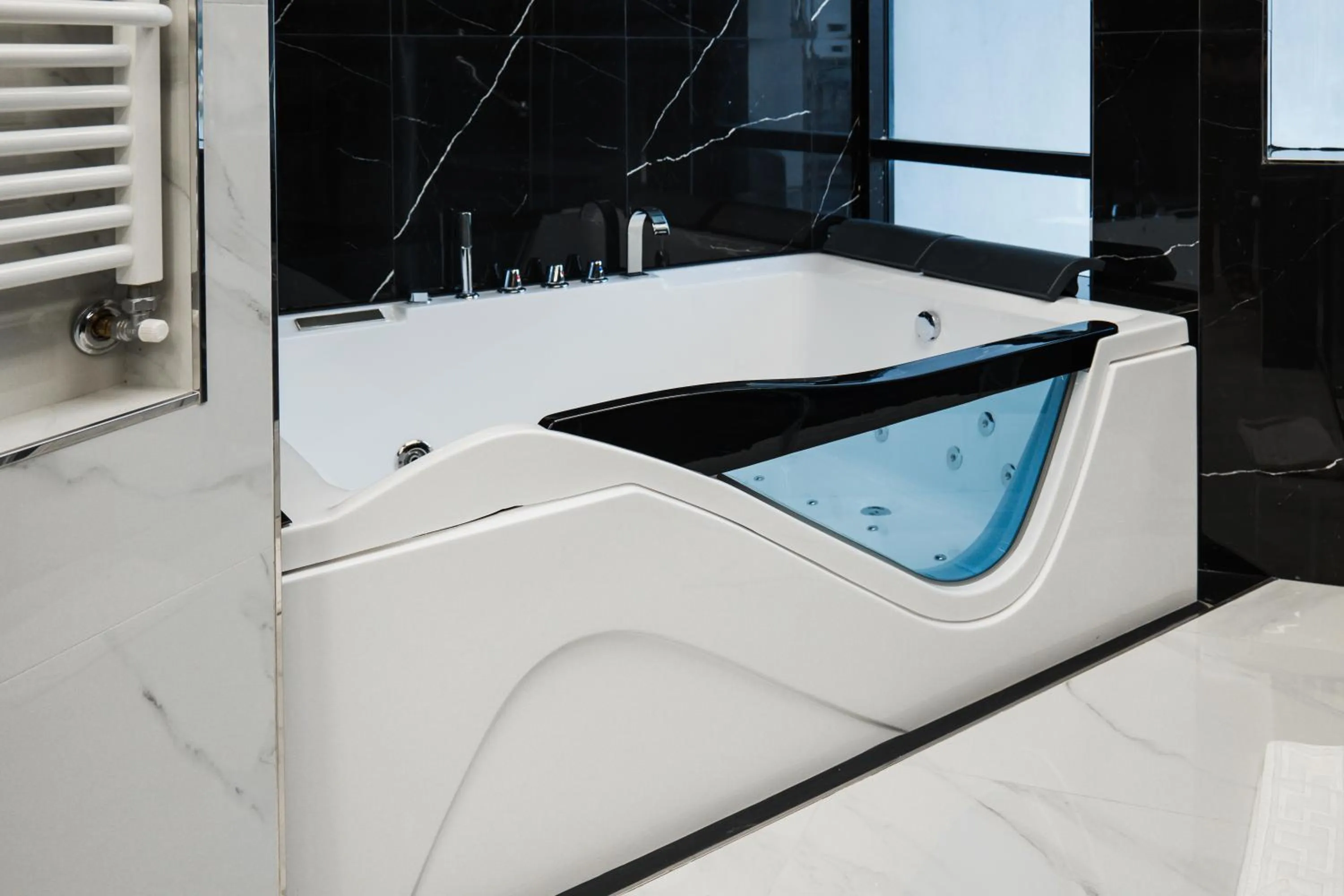 Hot Tub in Grand Hotel Europa