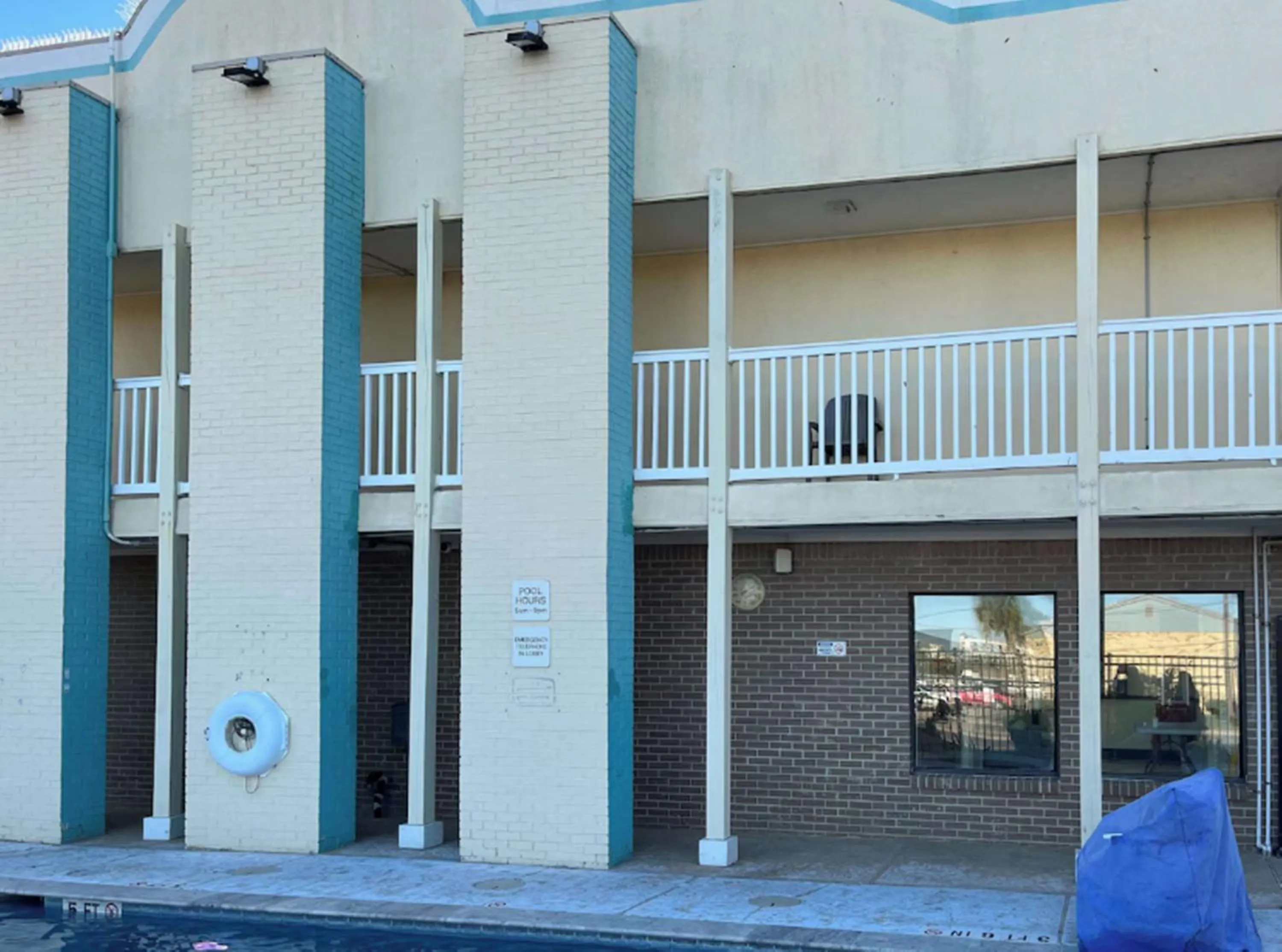 Property building in Motel 6 Galveston, TX Seawall